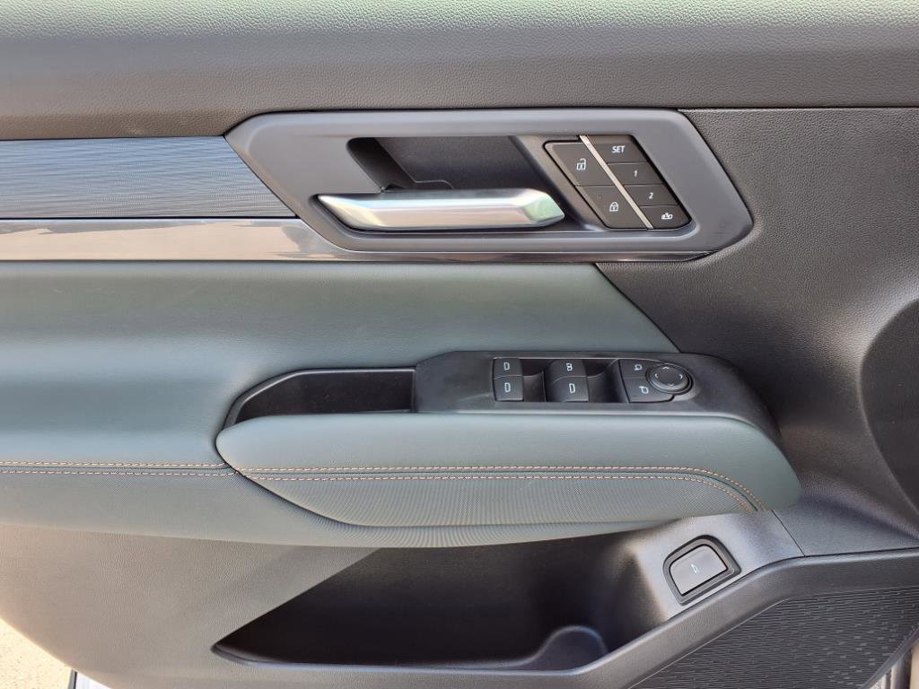 New 2026 GMC Terrain AT4 w/ Convenience Package III image 9