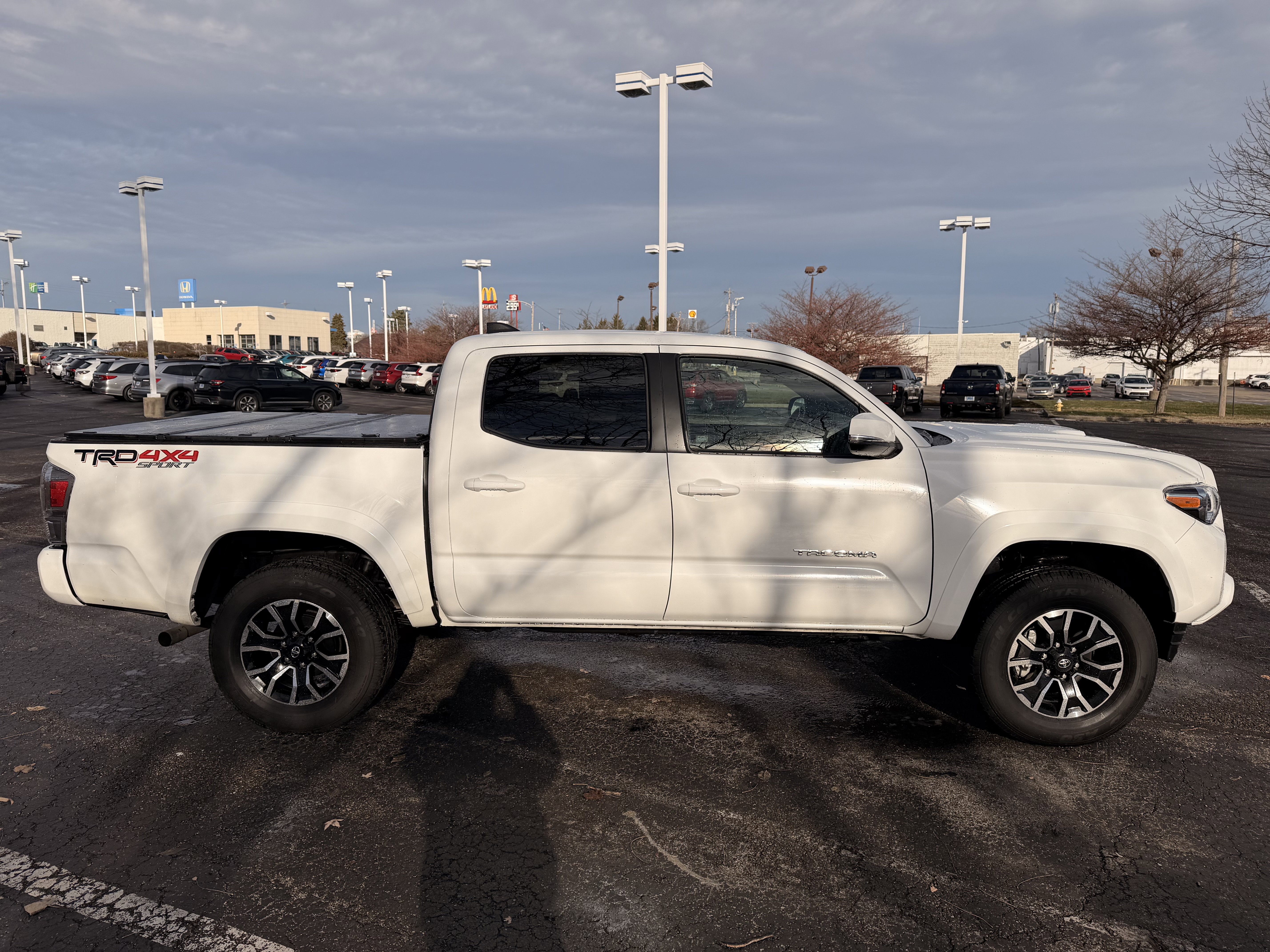 Used 2022 Toyota Tacoma TRD Sport image 2