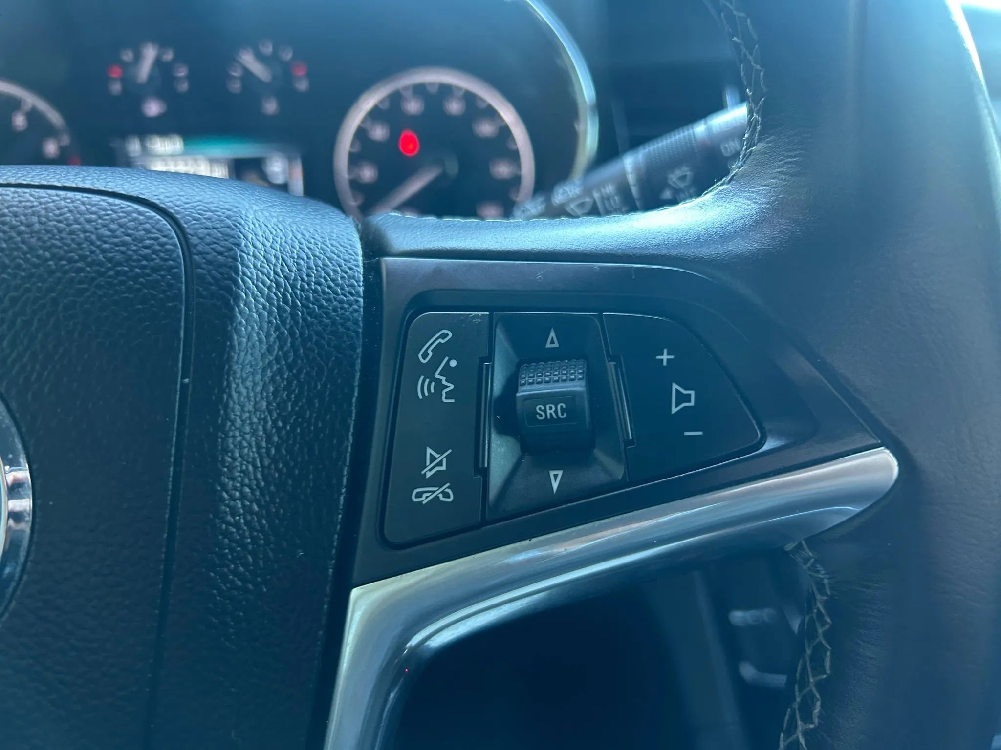 Used 2018 Buick Encore Preferred image 7