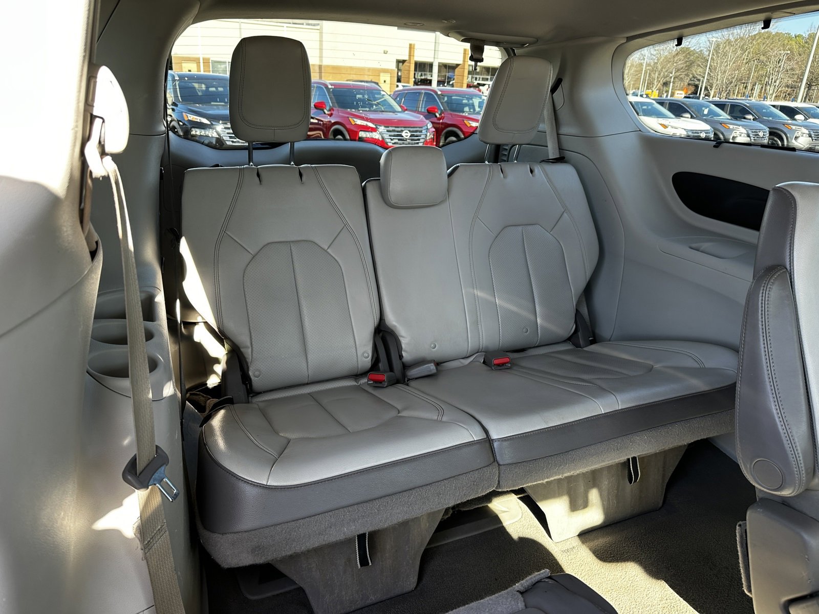 Used 2018 Chrysler Pacifica Touring-L image 15