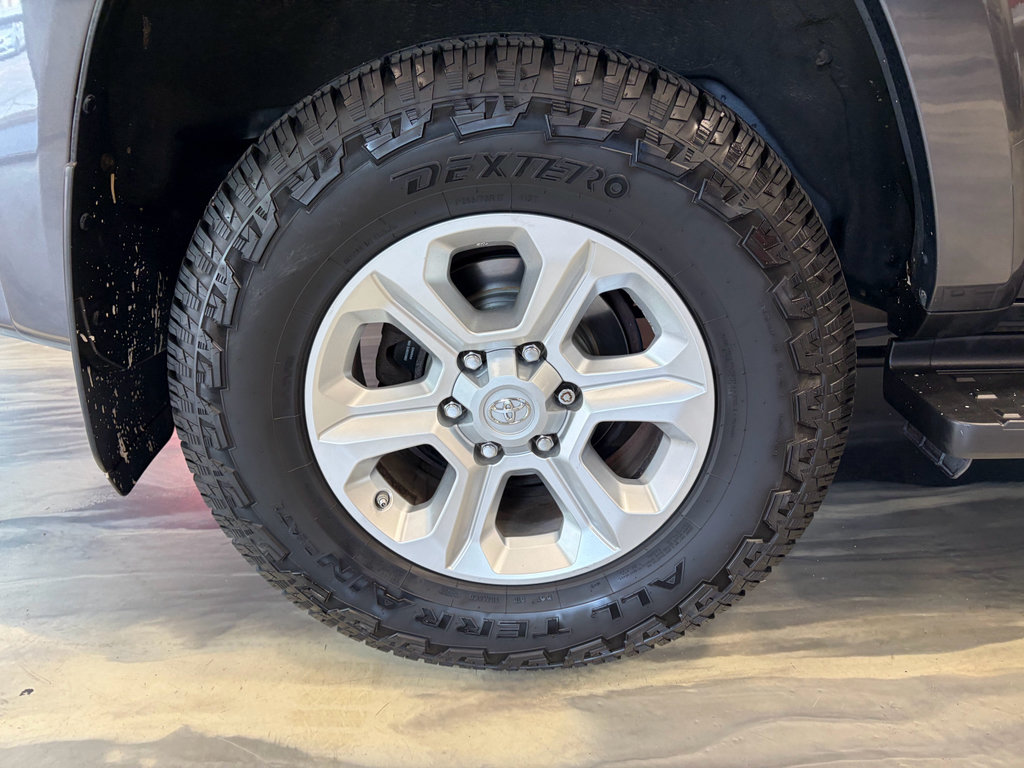 Used 2017 Toyota 4Runner SR5 AWD/4WD image 34