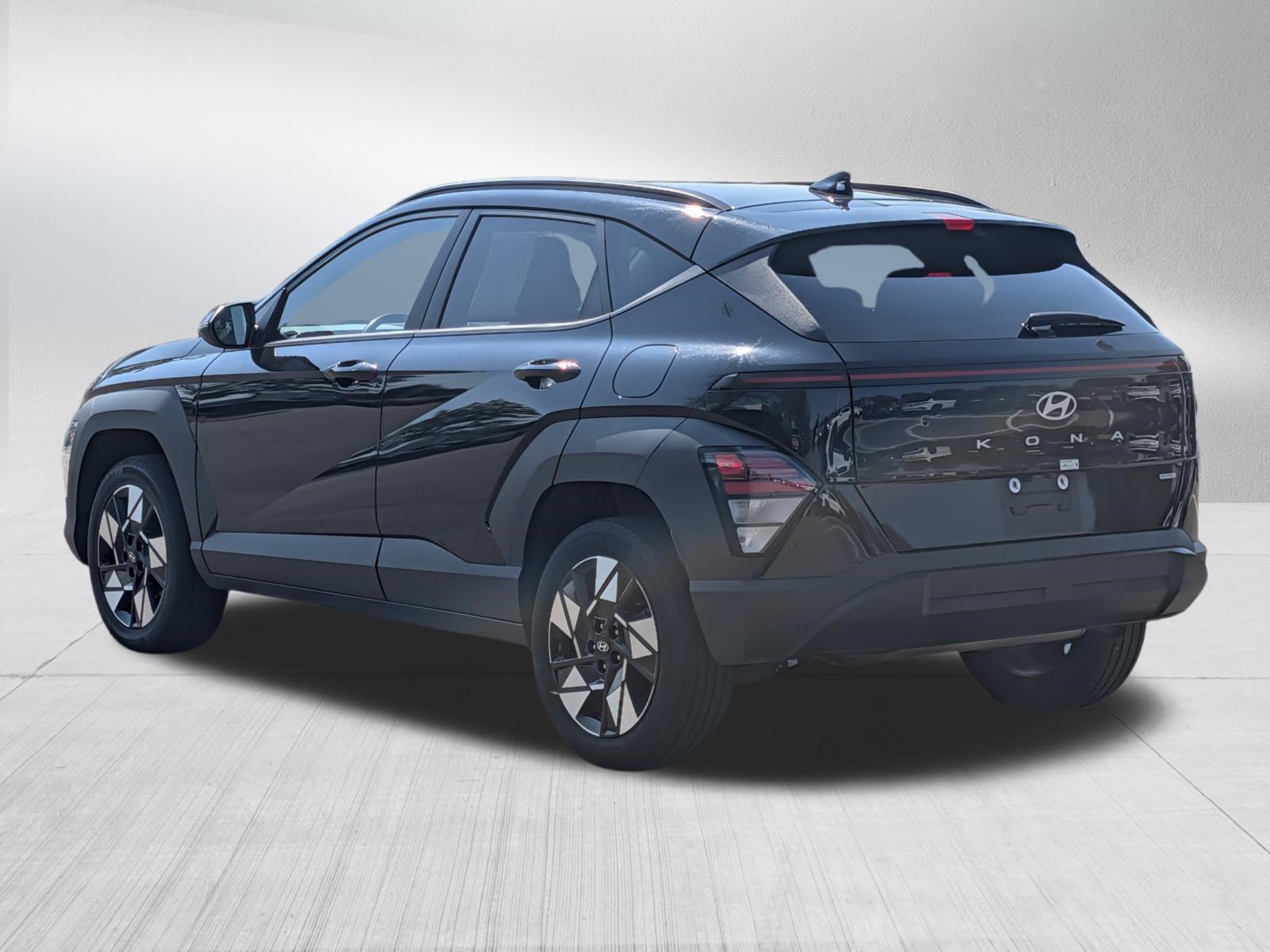 Used 2024 Hyundai Kona SEL AWD/4WD image 5