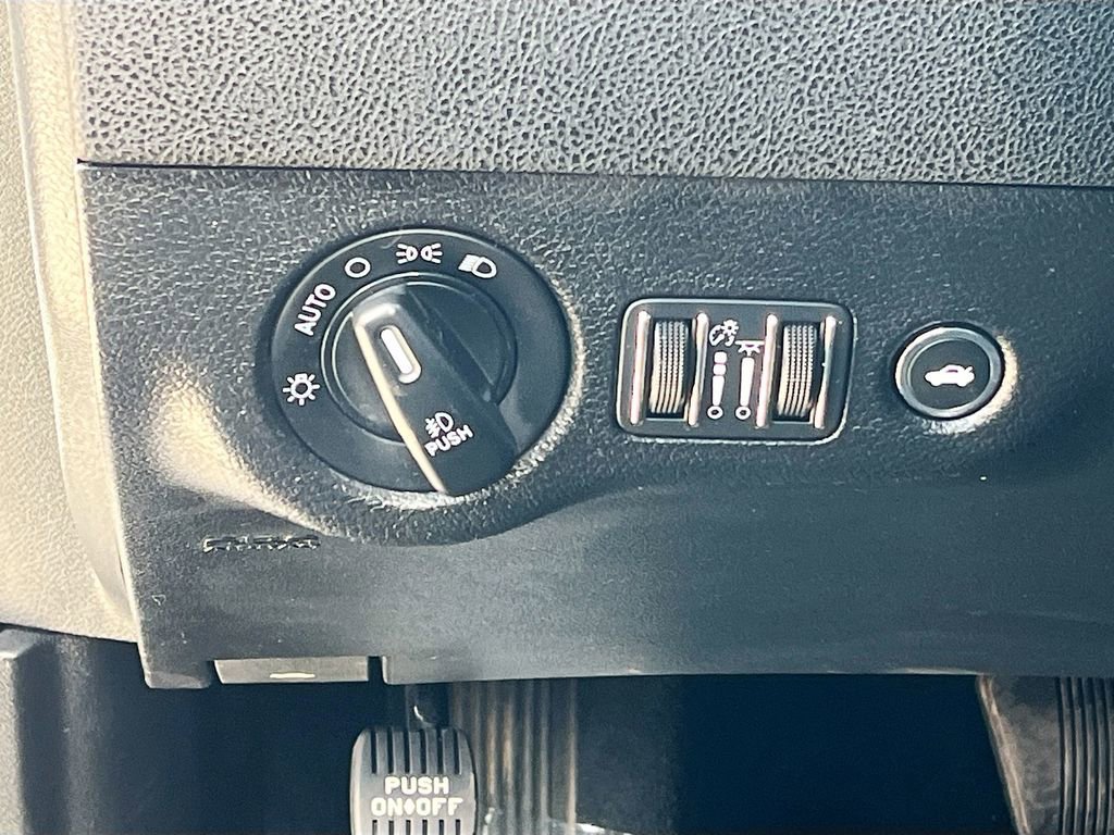 Used 2022 Dodge Charger R/T w/ Blacktop Package image 10