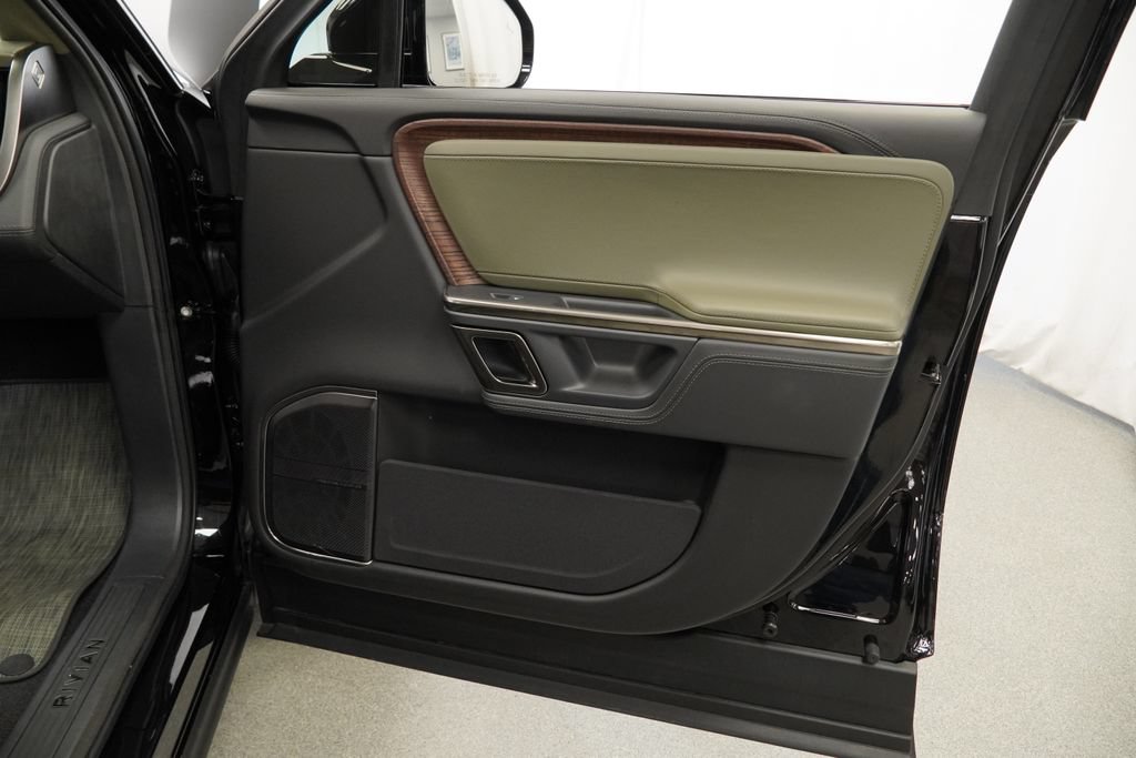 Used 2023 Rivian R1S Launch Edition AWD/4WD image 46