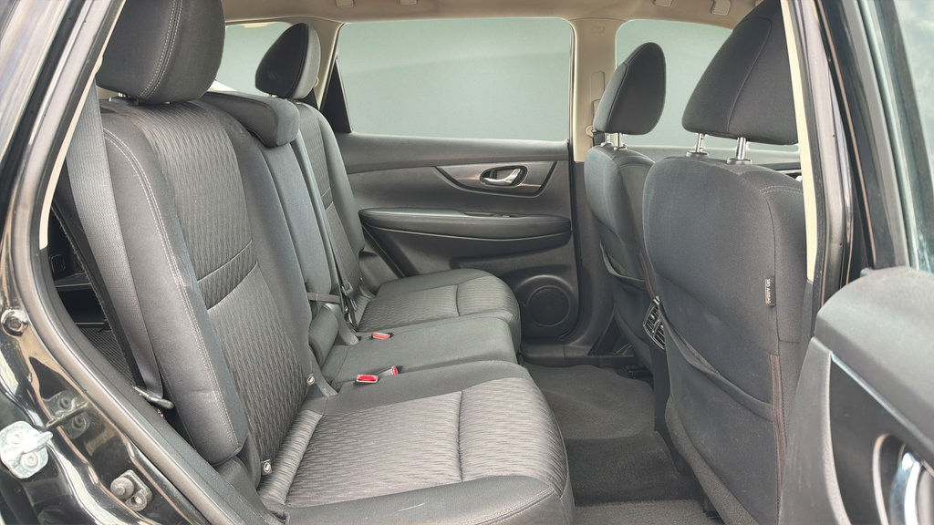 Used 2018 Nissan Rogue S AWD/4WD image 19