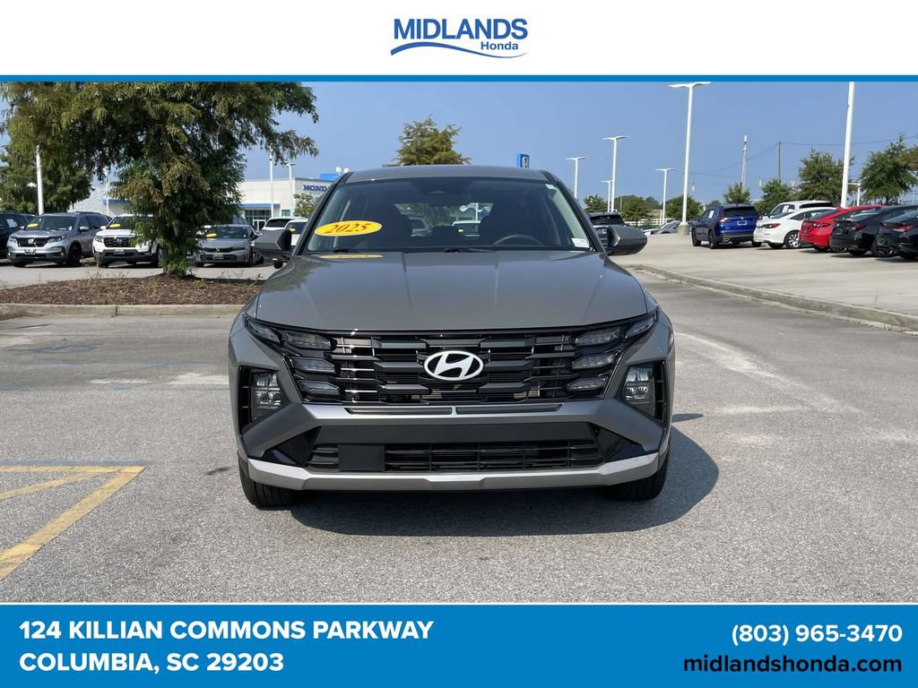 Used 2025 Hyundai Tucson SE FWD image 2