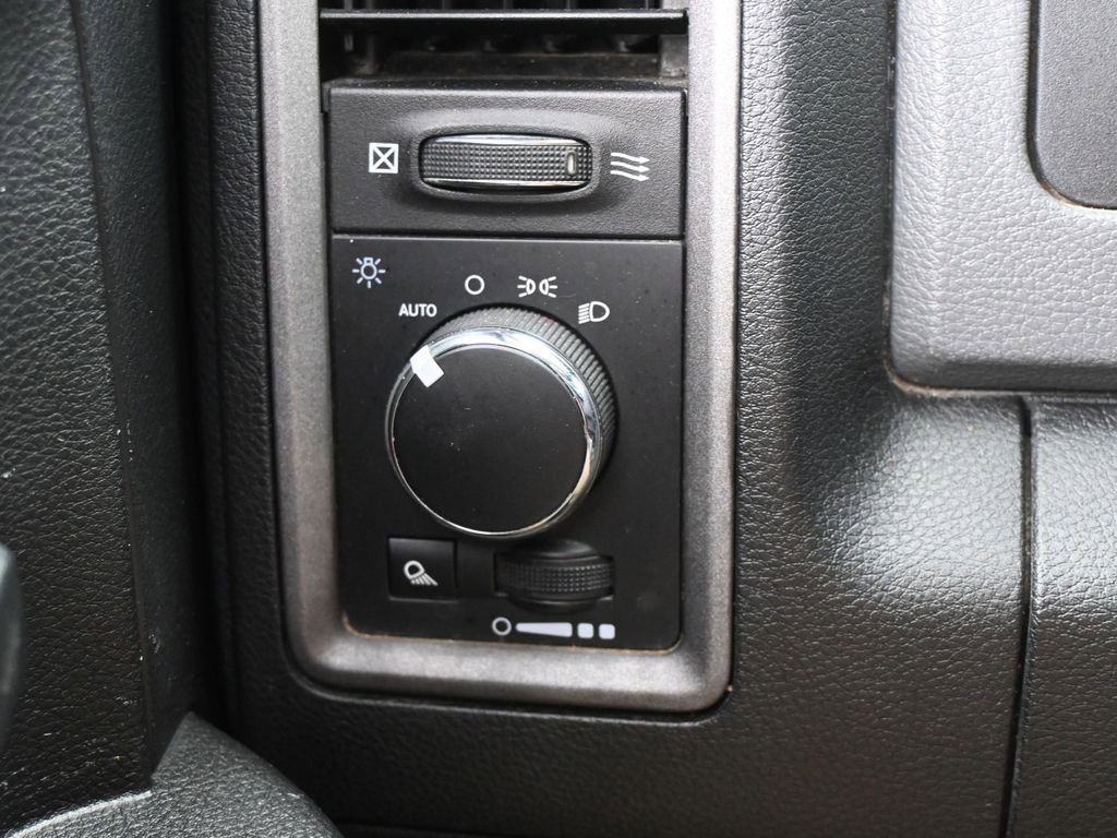 Used 2018 RAM 3500 Tradesman w/ Chrome Appearance Group image 16