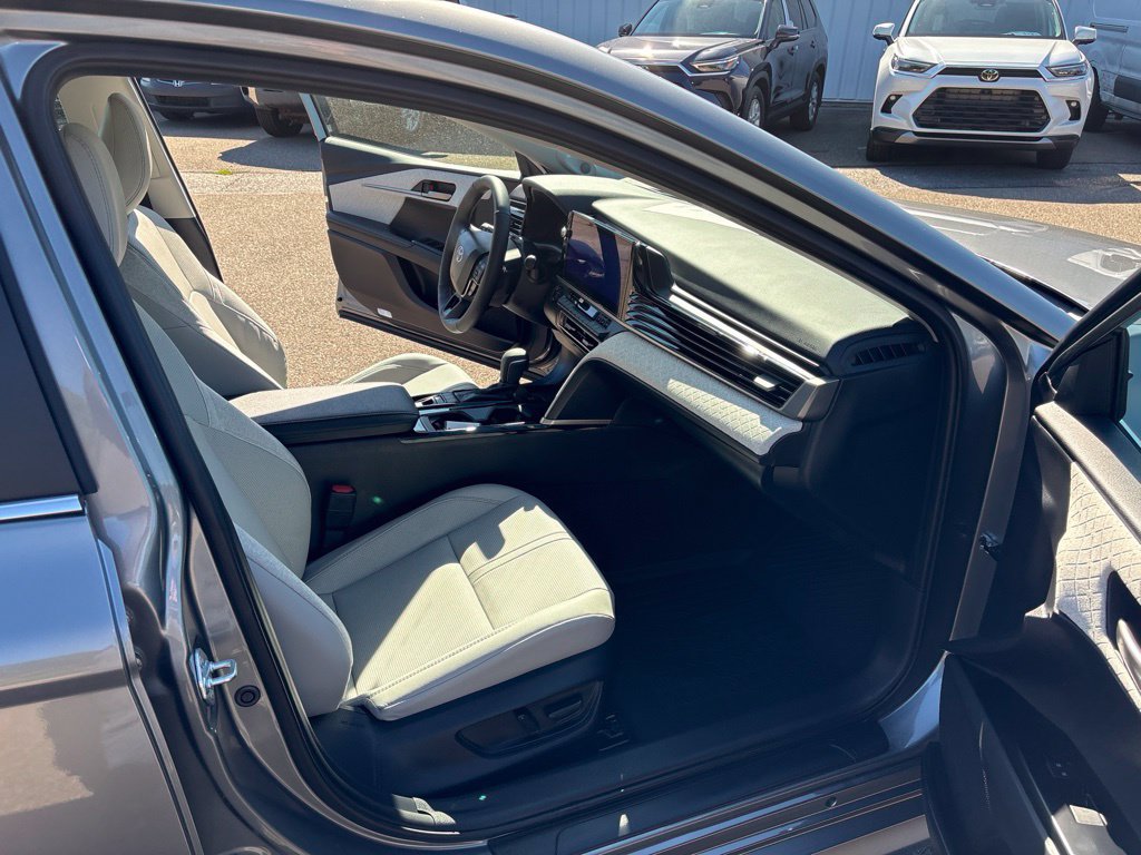 Used 2026 Toyota Camry XLE AWD/4WD image 18