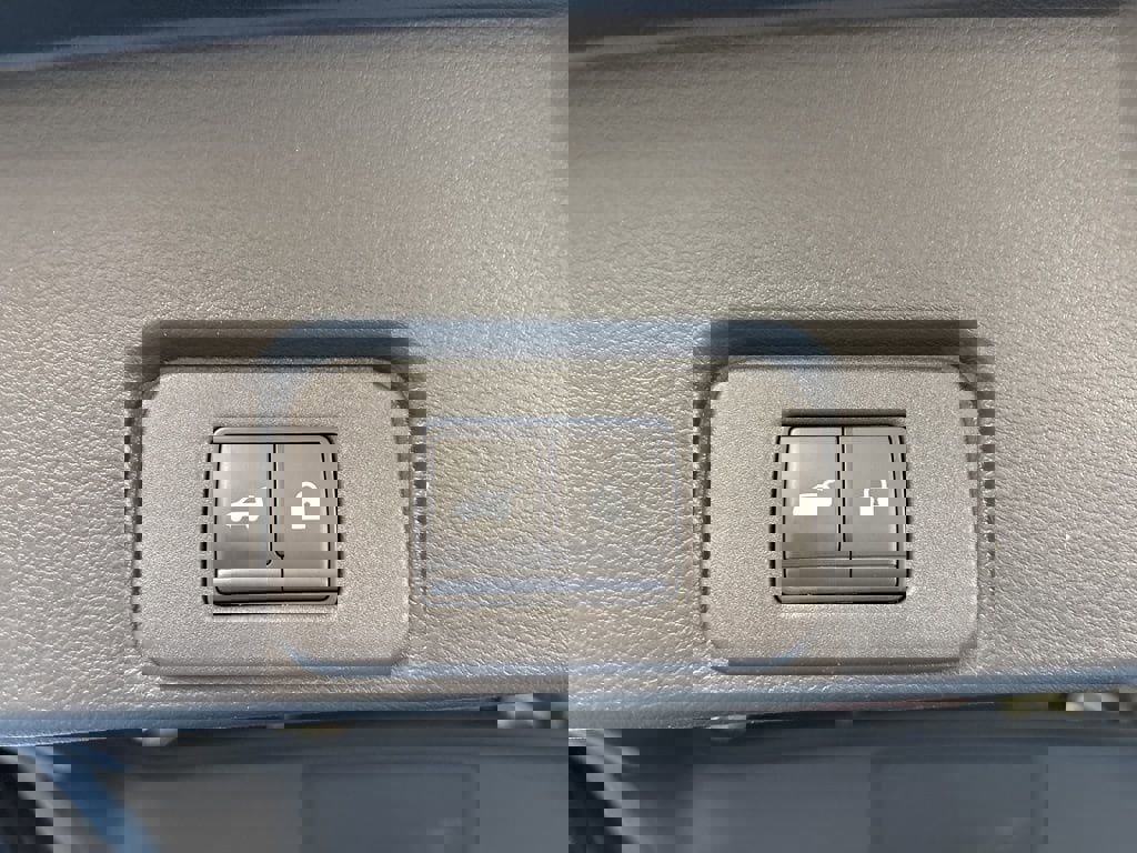 Used 2024 Nissan Rogue SL image 10