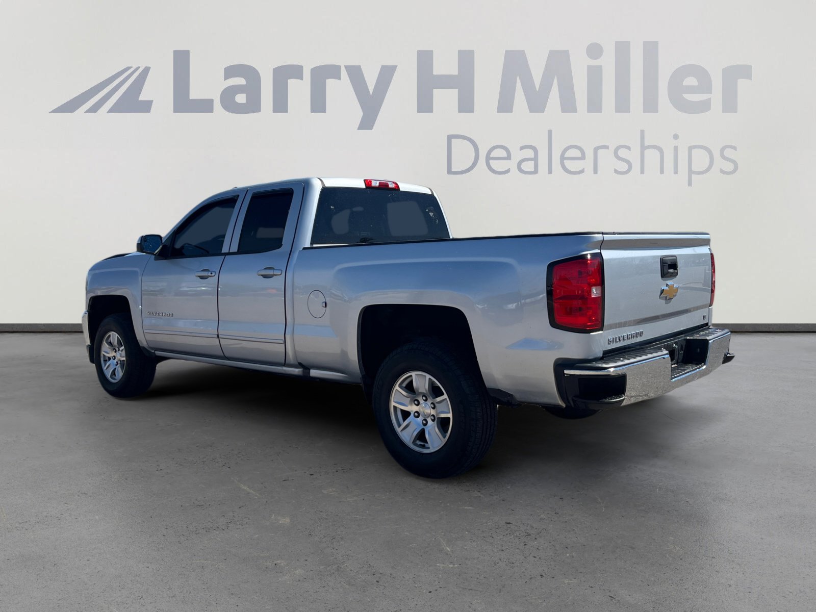 Used 2018 Chevrolet Silverado 1500 LT RWD image 3