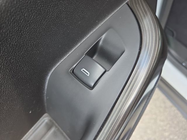 Used 2022 GMC Acadia SLT w/ Technology Package image 12