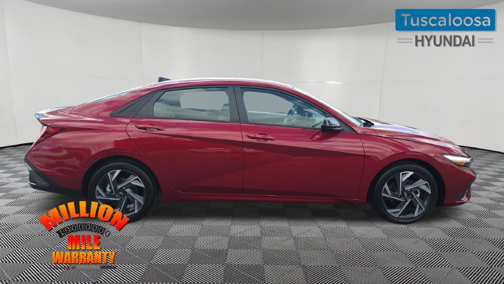 Used 2025 Hyundai Elantra Sport FWD image 9