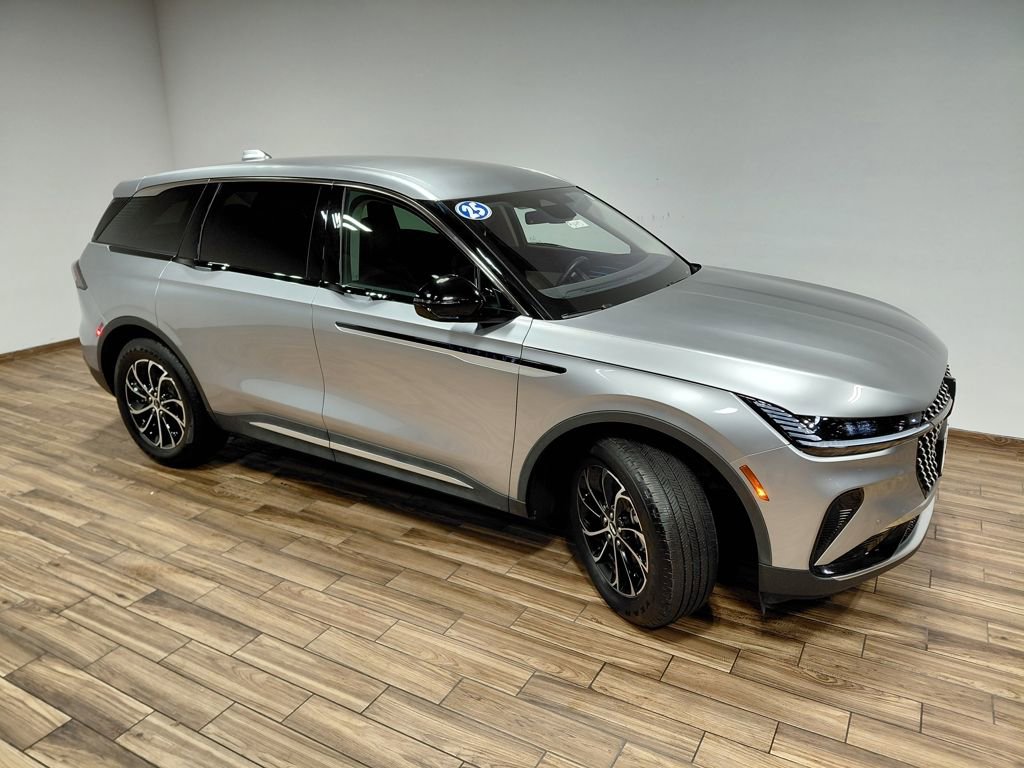 Used 2025 Lincoln Nautilus Premier image 14