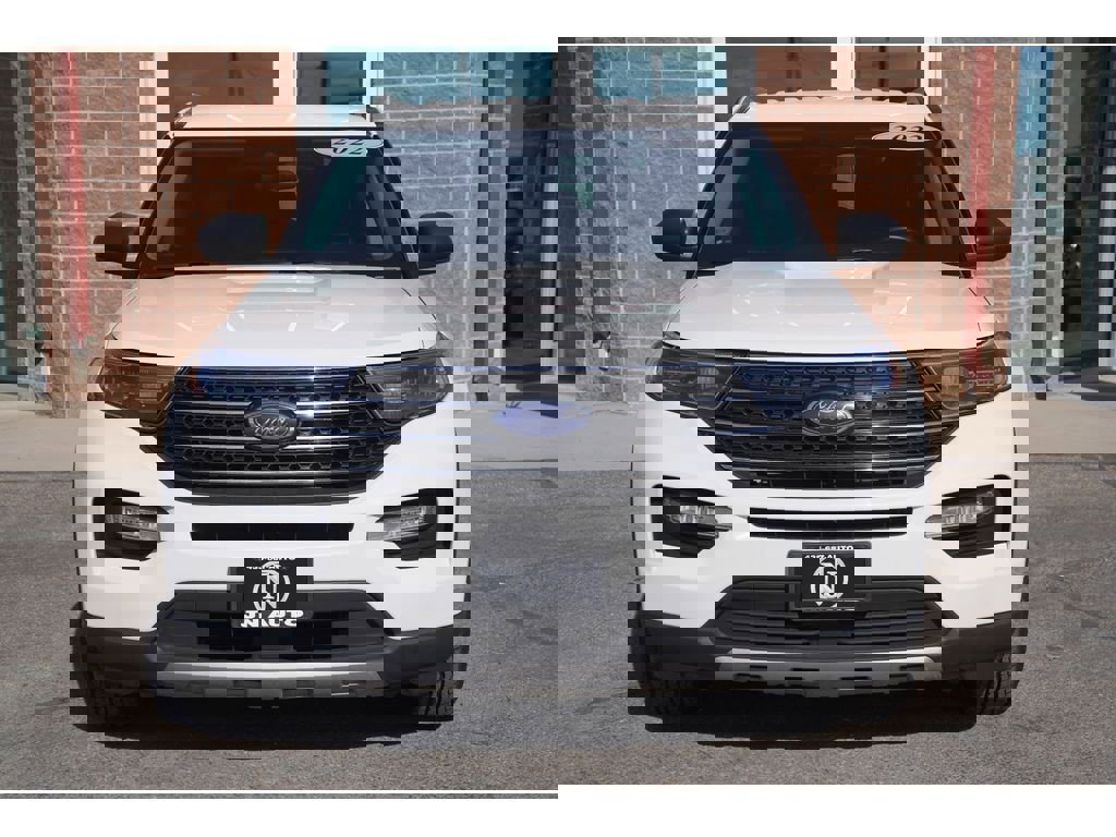 Used 2022 Ford Explorer XLT w/ Equipment Group 202A image 4
