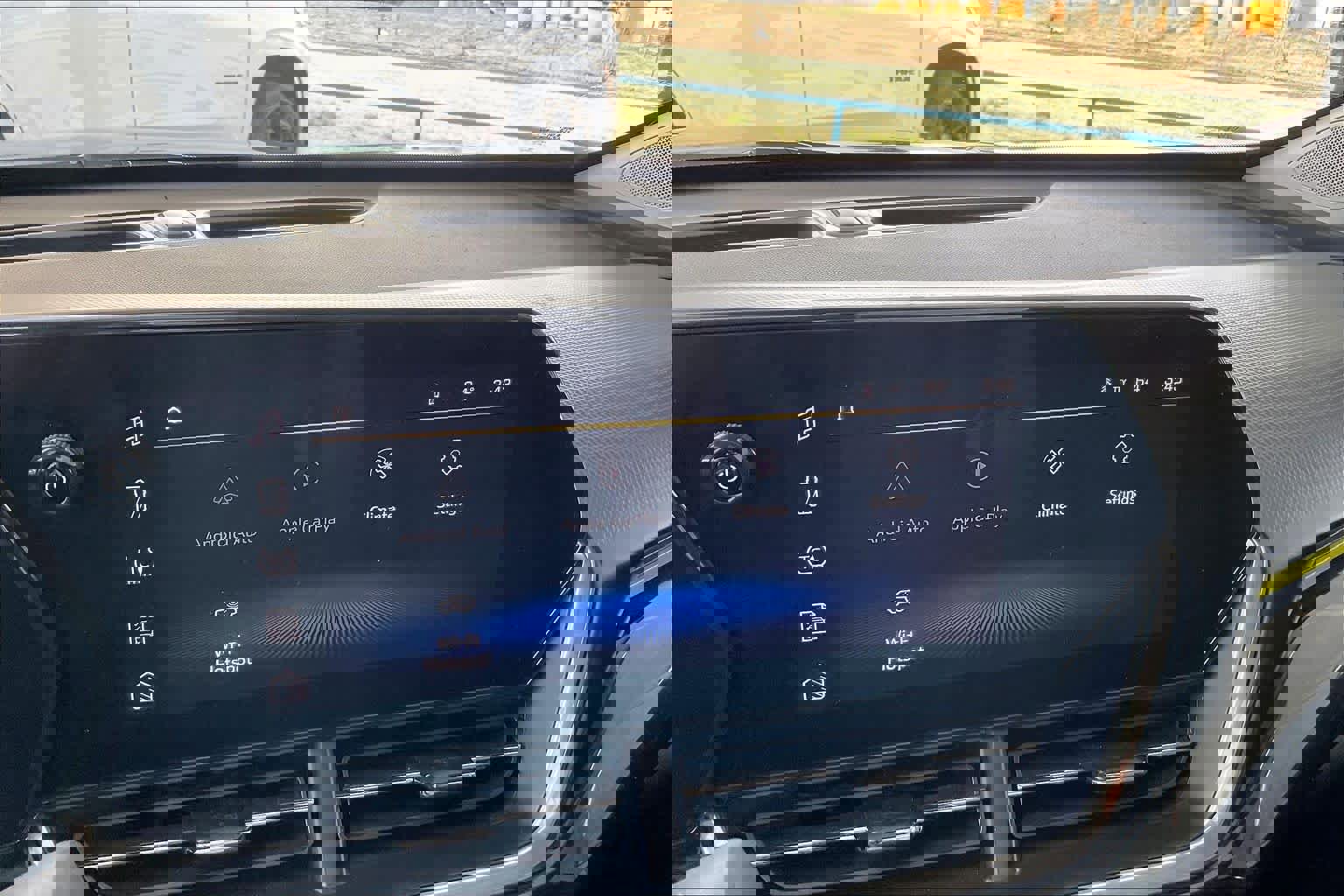 Certified 2024 Chevrolet Trax ACTIV w/ Sunroof Package image 33