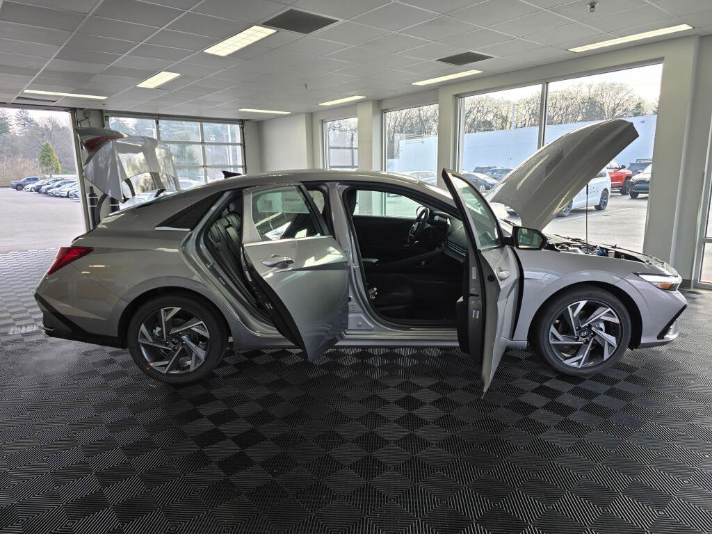 New 2026 Hyundai Elantra Limited image 19