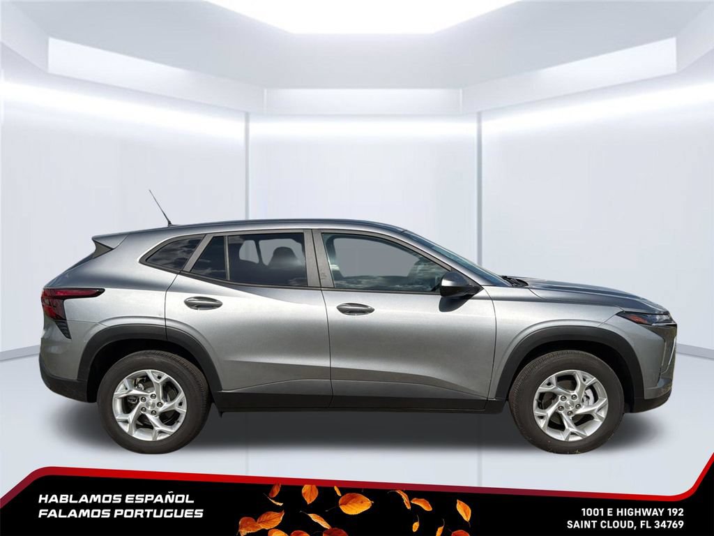 Used 2024 Chevrolet Trax LS w/ LS Convenience Package FWD image 8