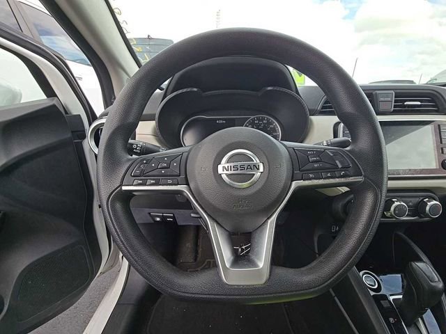 Used 2022 Nissan Versa SV FWD image 11