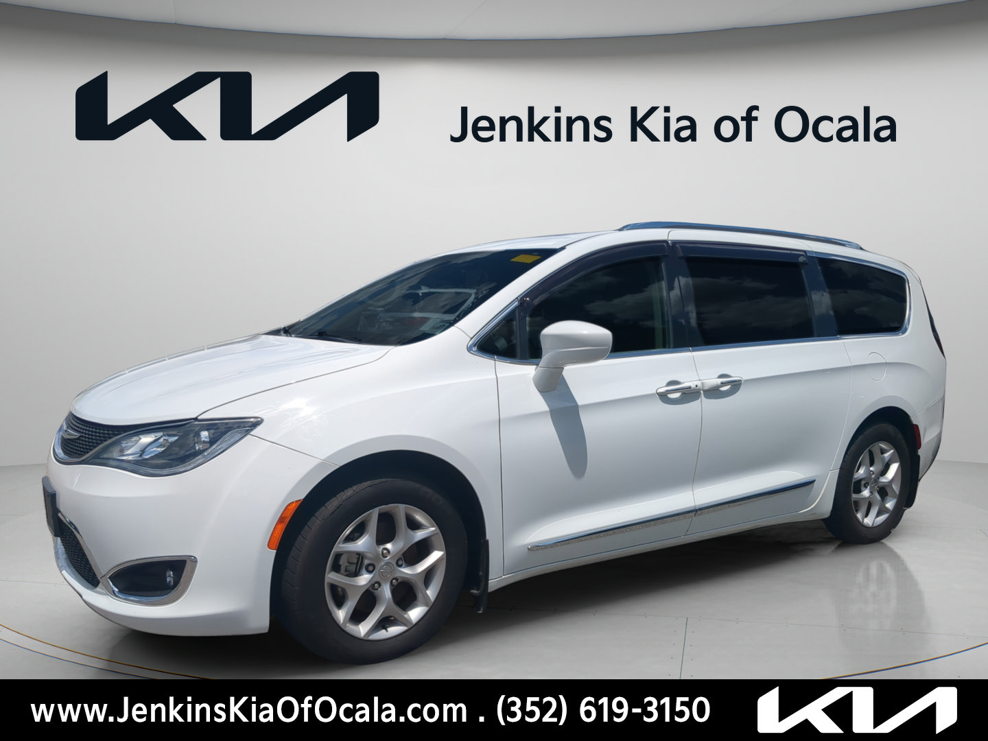 Used 2018 Chrysler Pacifica Touring-L Plus FWD image 6