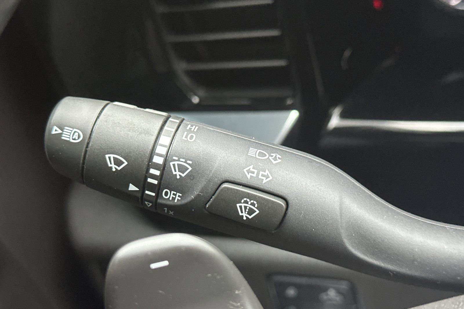 Used 2024 GMC Sierra 1500 SLT w/ SLT Premium Plus Package AWD/4WD image 32