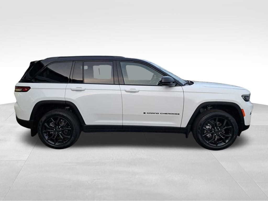 New 2025 Jeep Grand Cherokee Limited w/ Trailer Tow Package AWD/4WD image 7