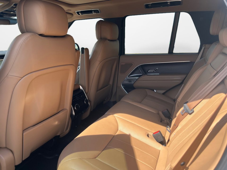 Certified 2024 Land Rover Range Rover SE AWD/4WD image 13