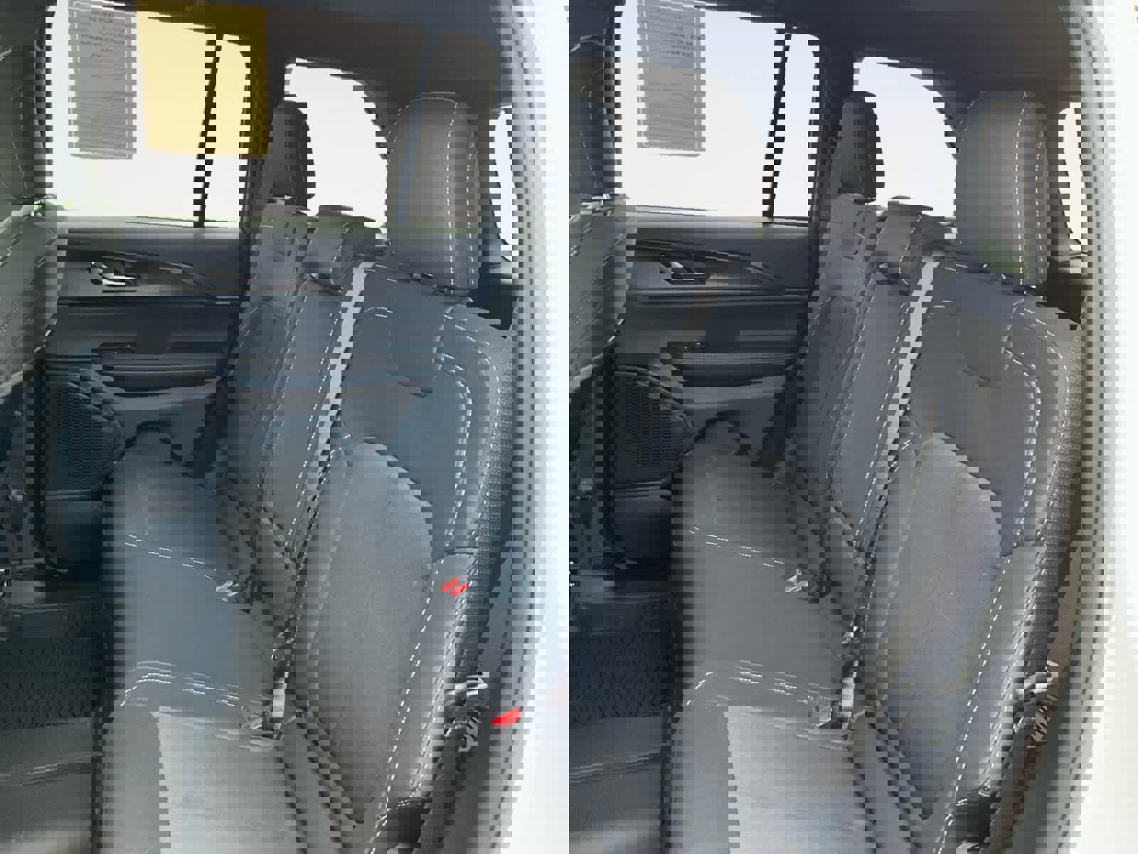 Used 2025 Jeep Grand Cherokee Laredo X image 12