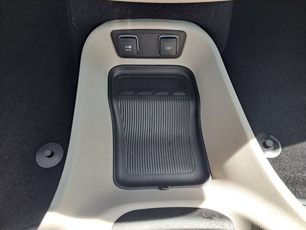Used 2017 Chrysler Pacifica Touring-L FWD image 17