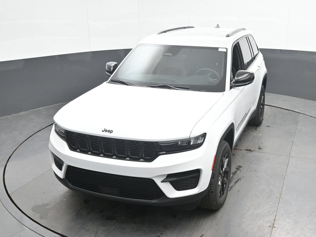 Used 2025 Jeep Grand Cherokee Altitude AWD/4WD image 33