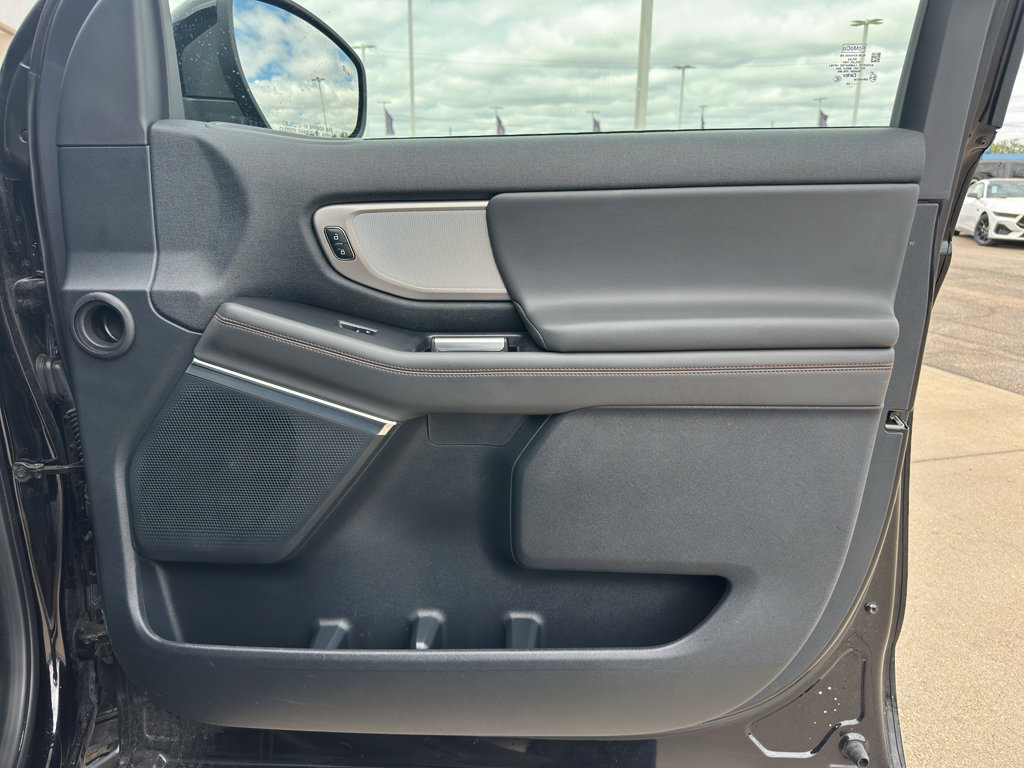 Used 2025 Ford Expedition Active AWD/4WD image 29