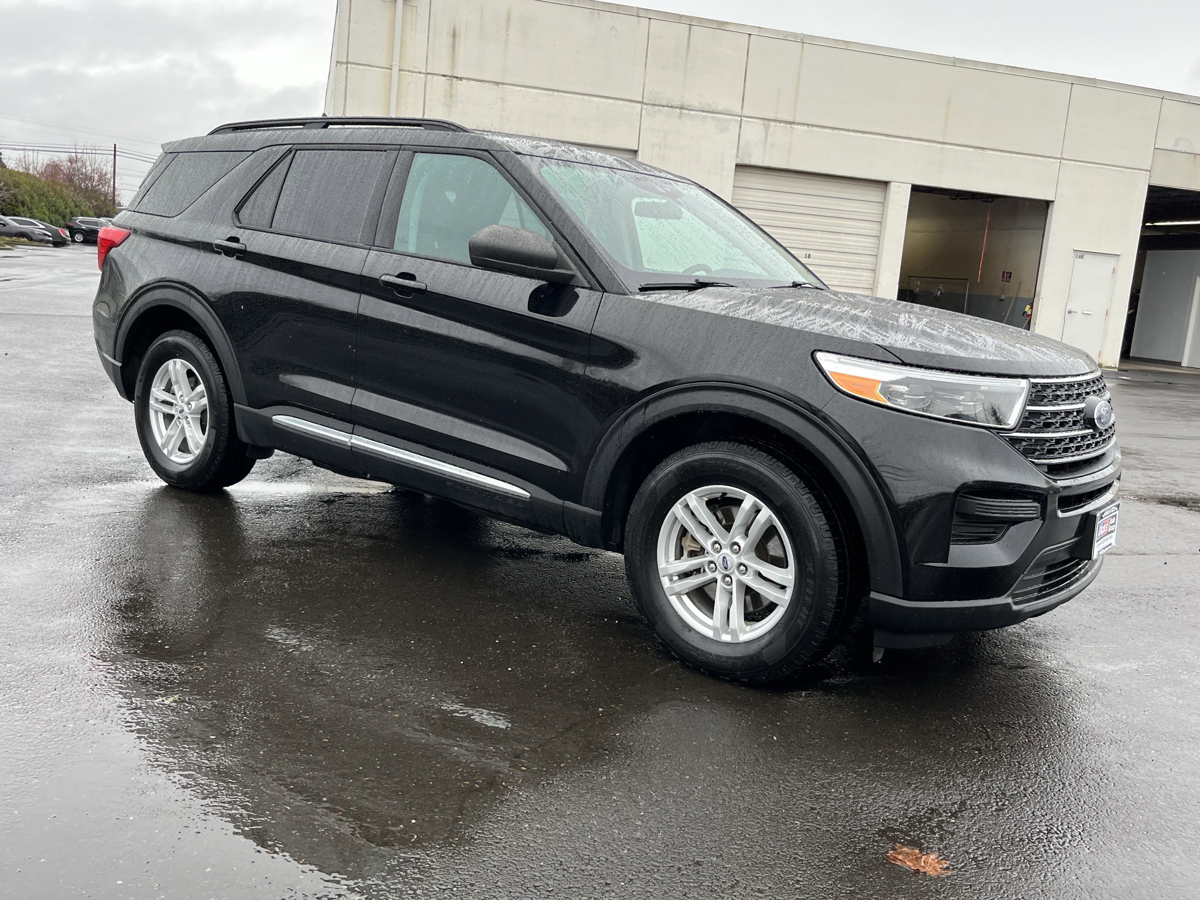 Used 2023 Ford Explorer XLT image 7