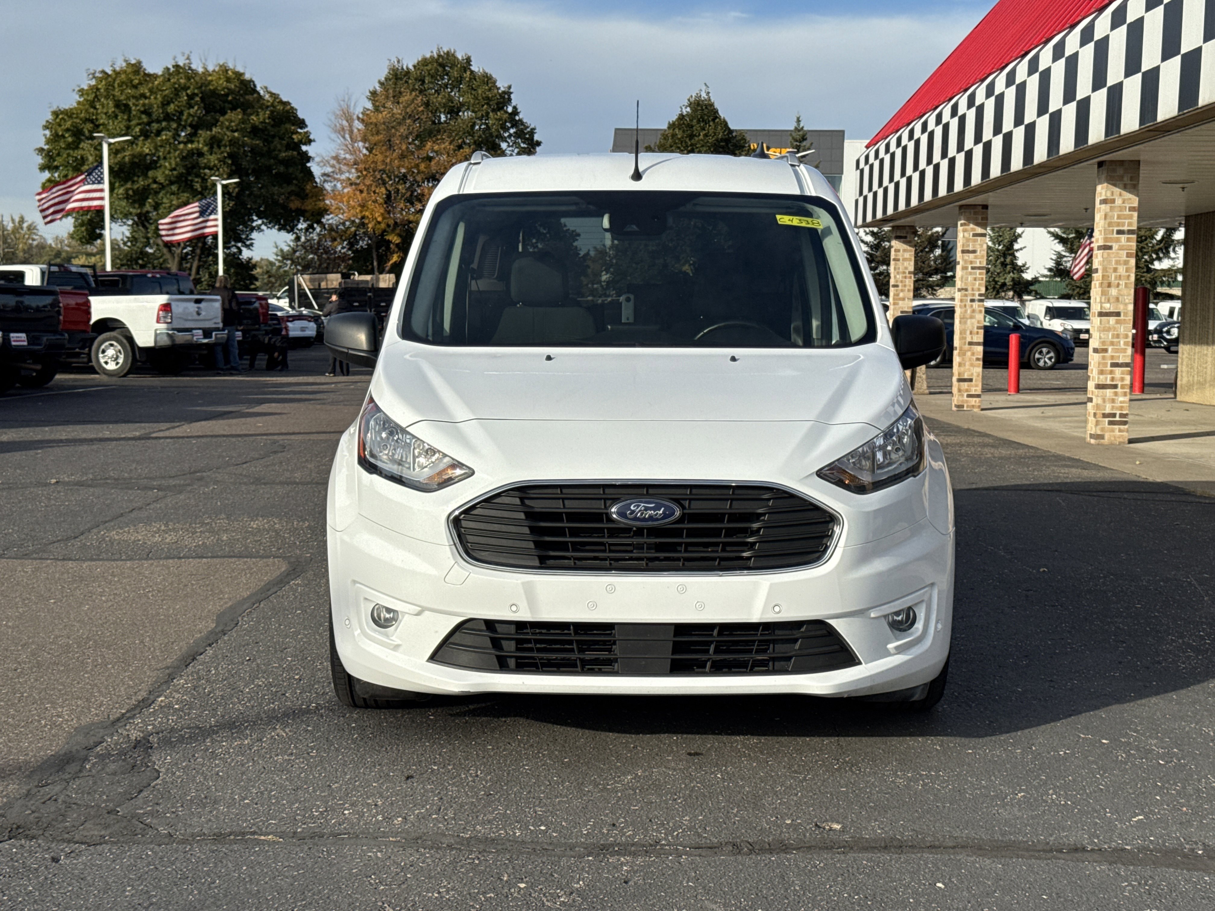 Used 2022 Ford Transit Connect XLT image 2