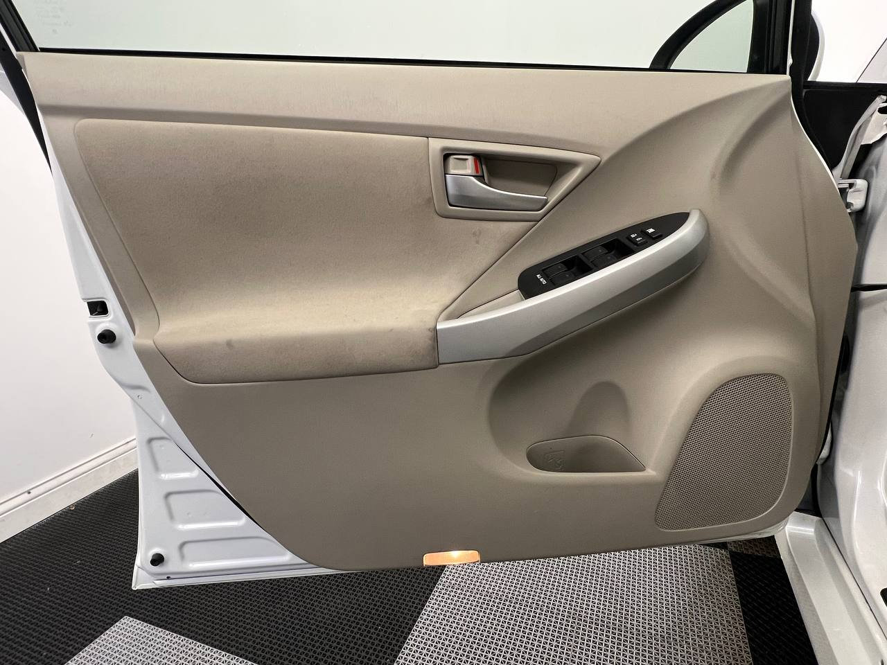 Used 2012 Toyota Prius Three image 7