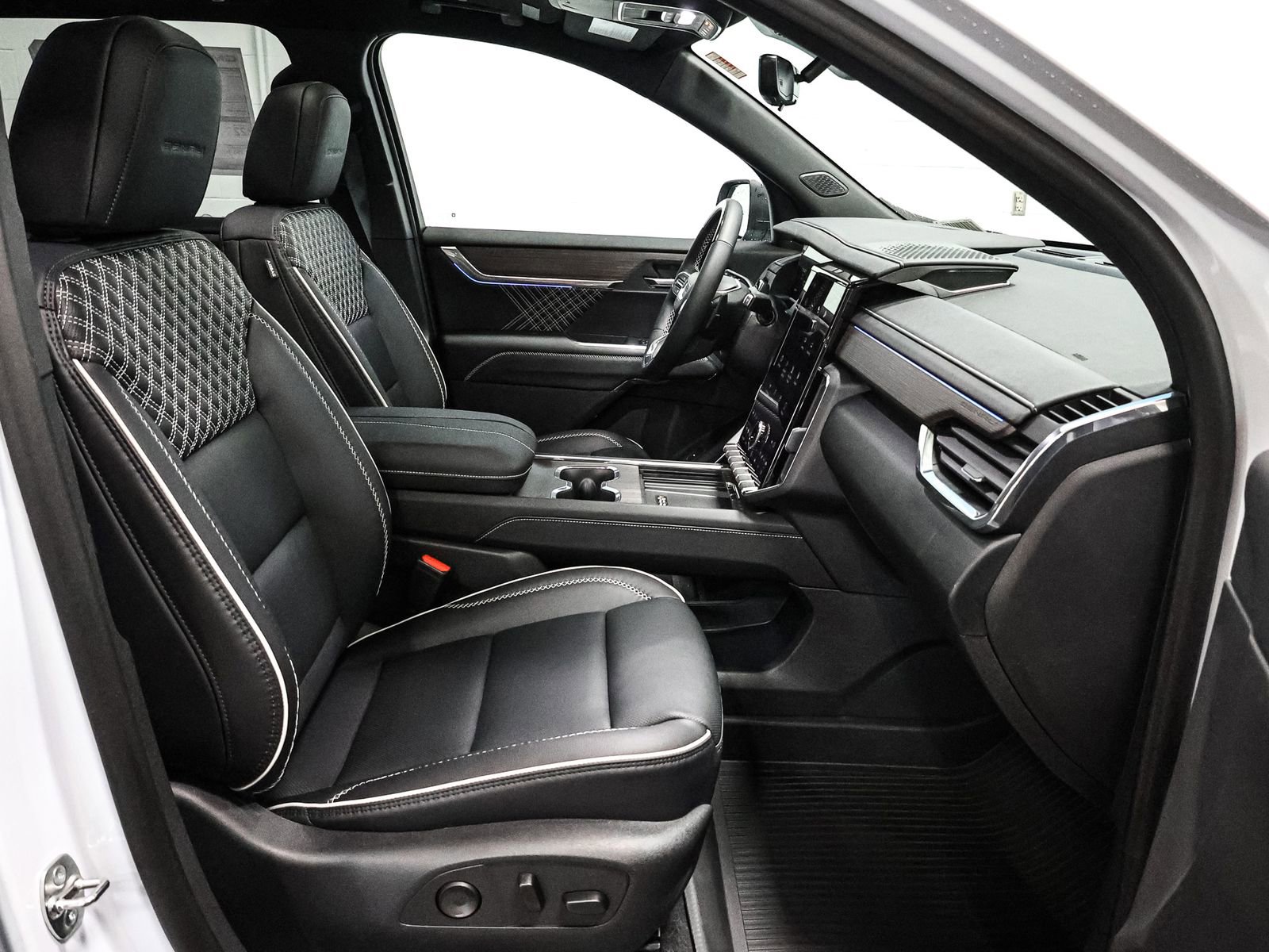 New 2026 GMC Acadia Denali w/ Super Cruise Package image 24