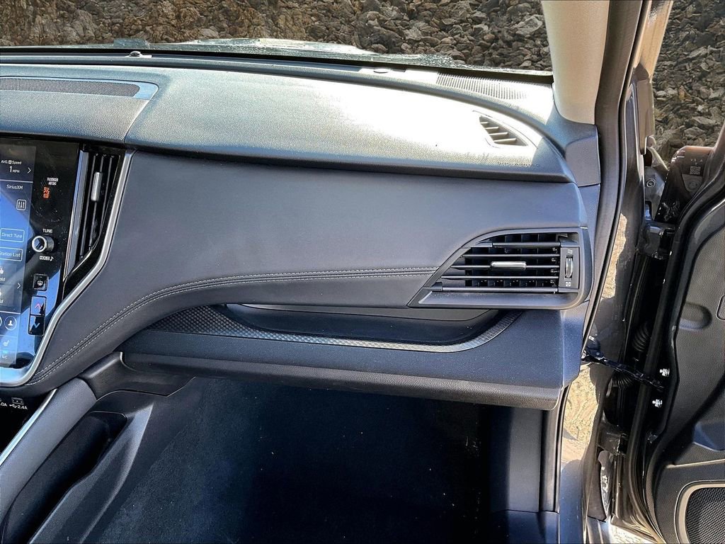 Used 2024 Subaru Outback Premium image 10