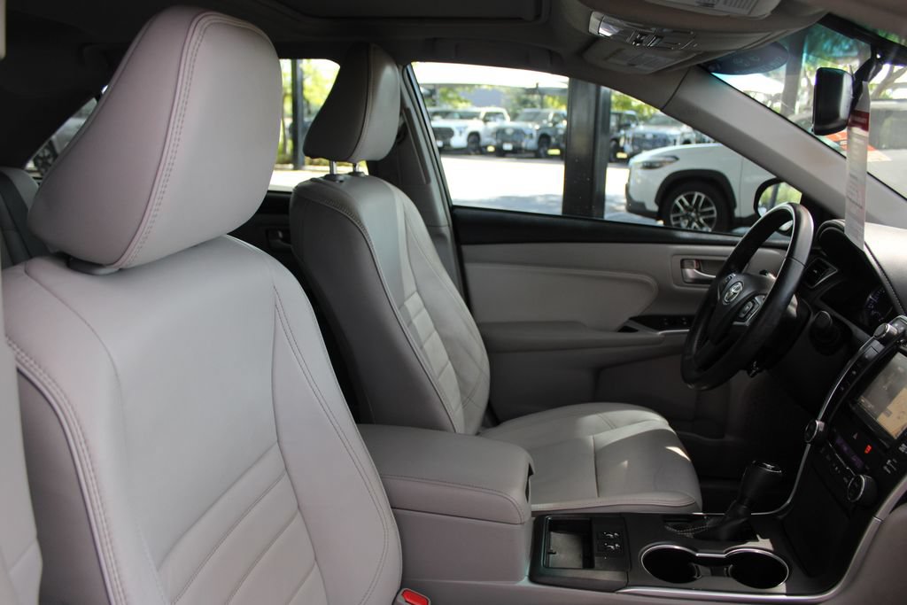 Used 2015 Toyota Camry XLE w/ Moonroof Package FWD image 43