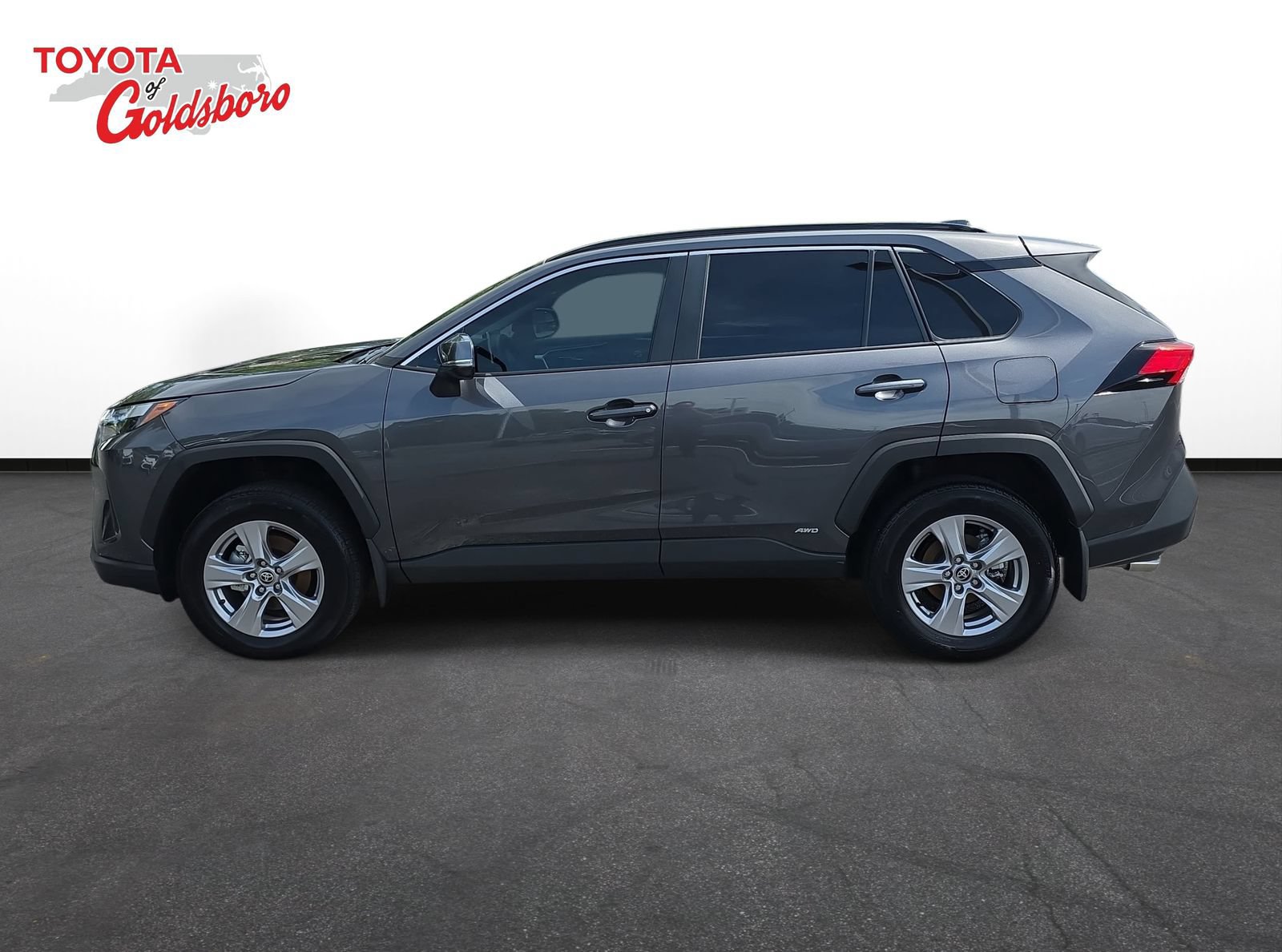 Used 2025 Toyota RAV4 XLE AWD/4WD image 8