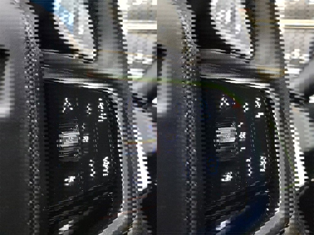 New 2025 Land Rover Range Rover Sport SE image 16