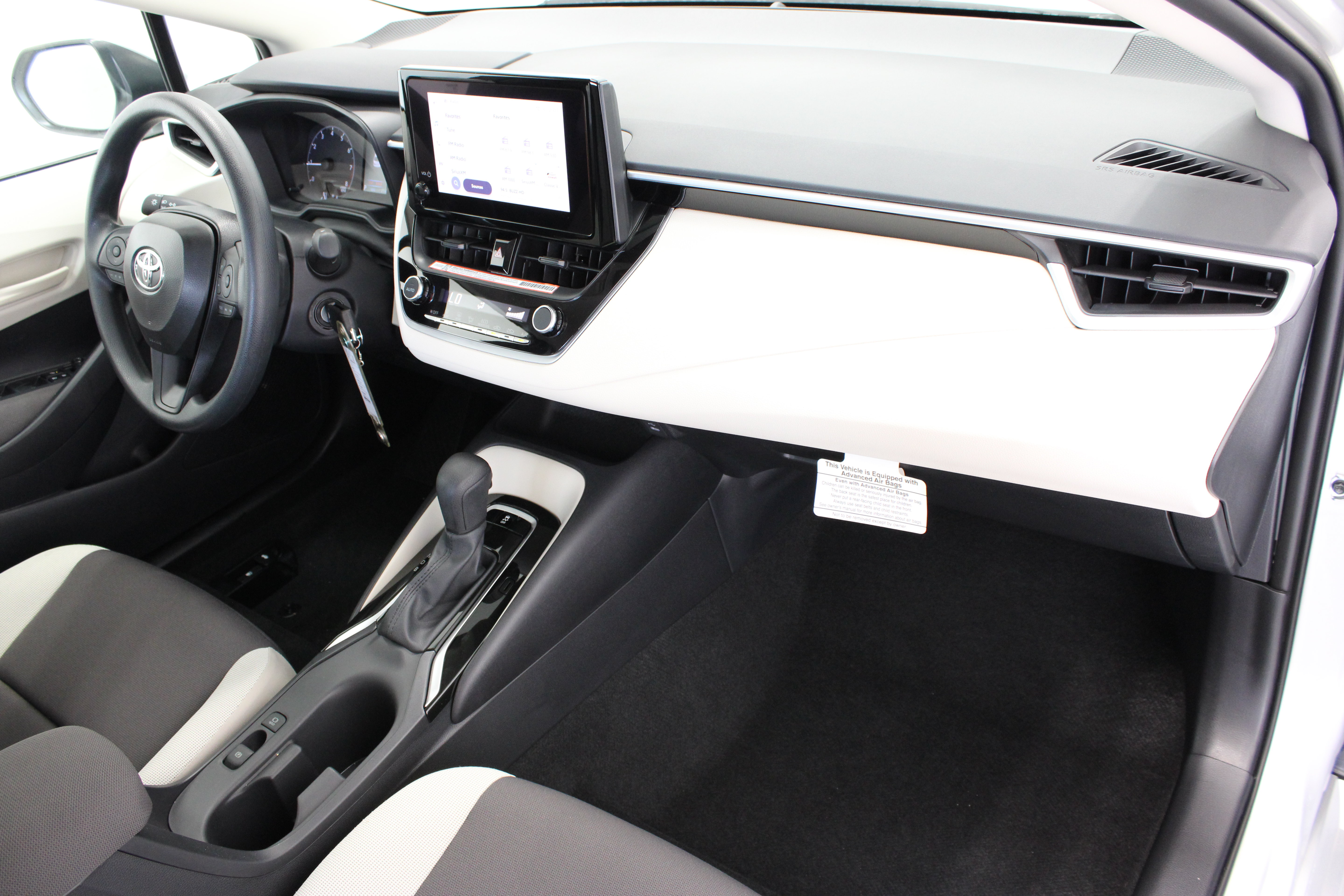 Used 2025 Toyota Corolla LE FWD image 31