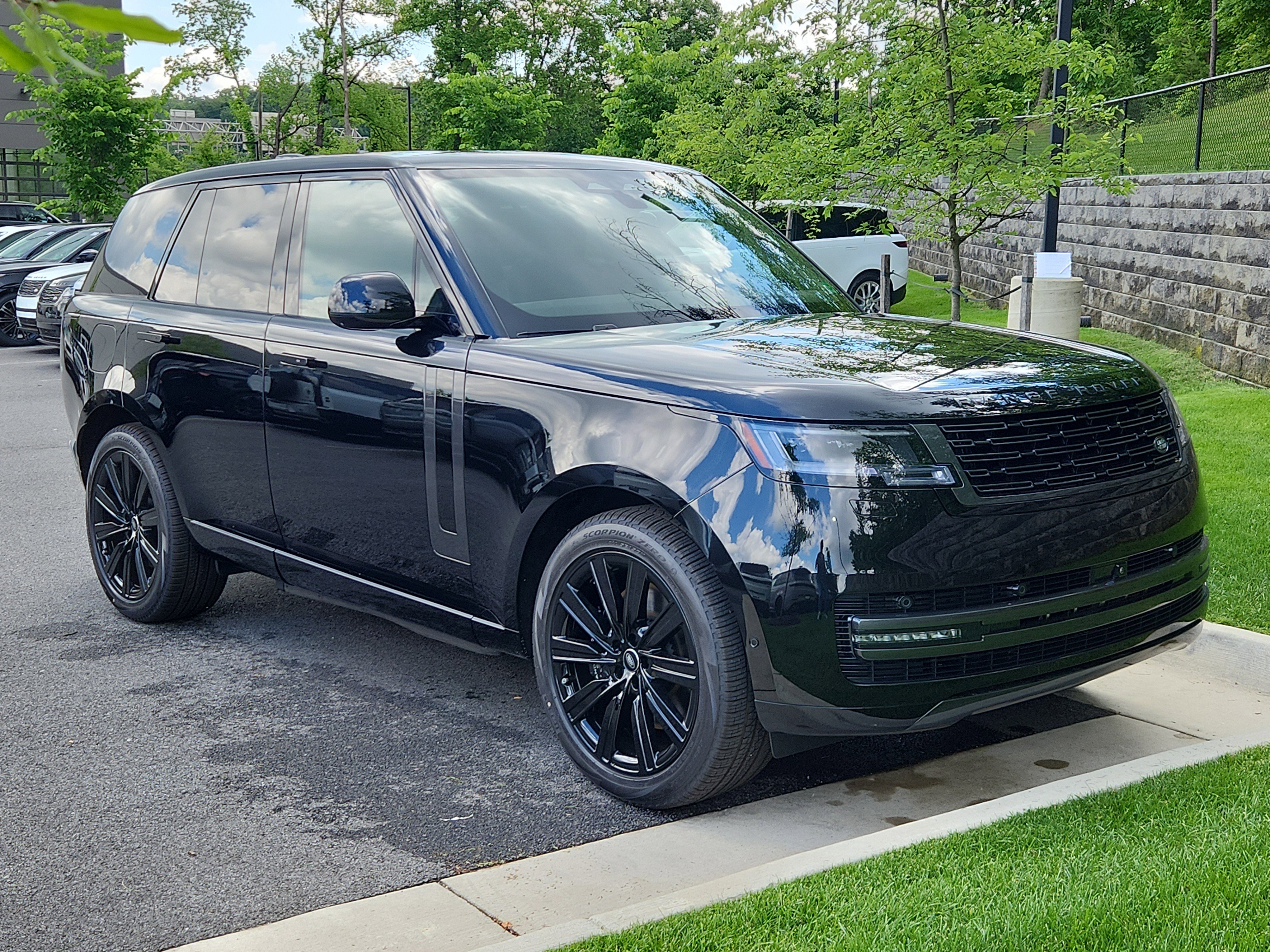 New 2025 Land Rover Range Rover SE image 10