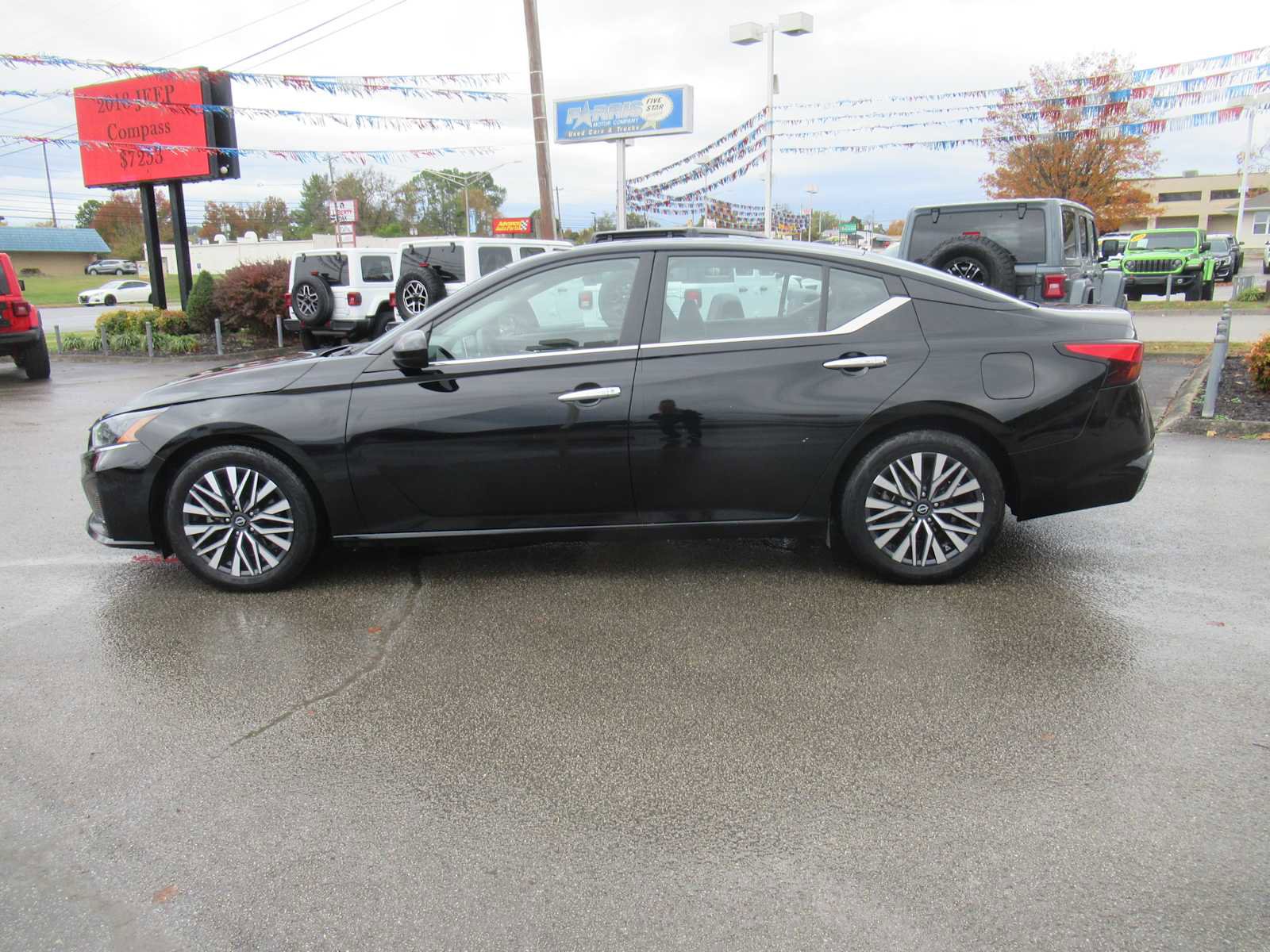 Used 2023 Nissan Altima 2.5 SV image 2