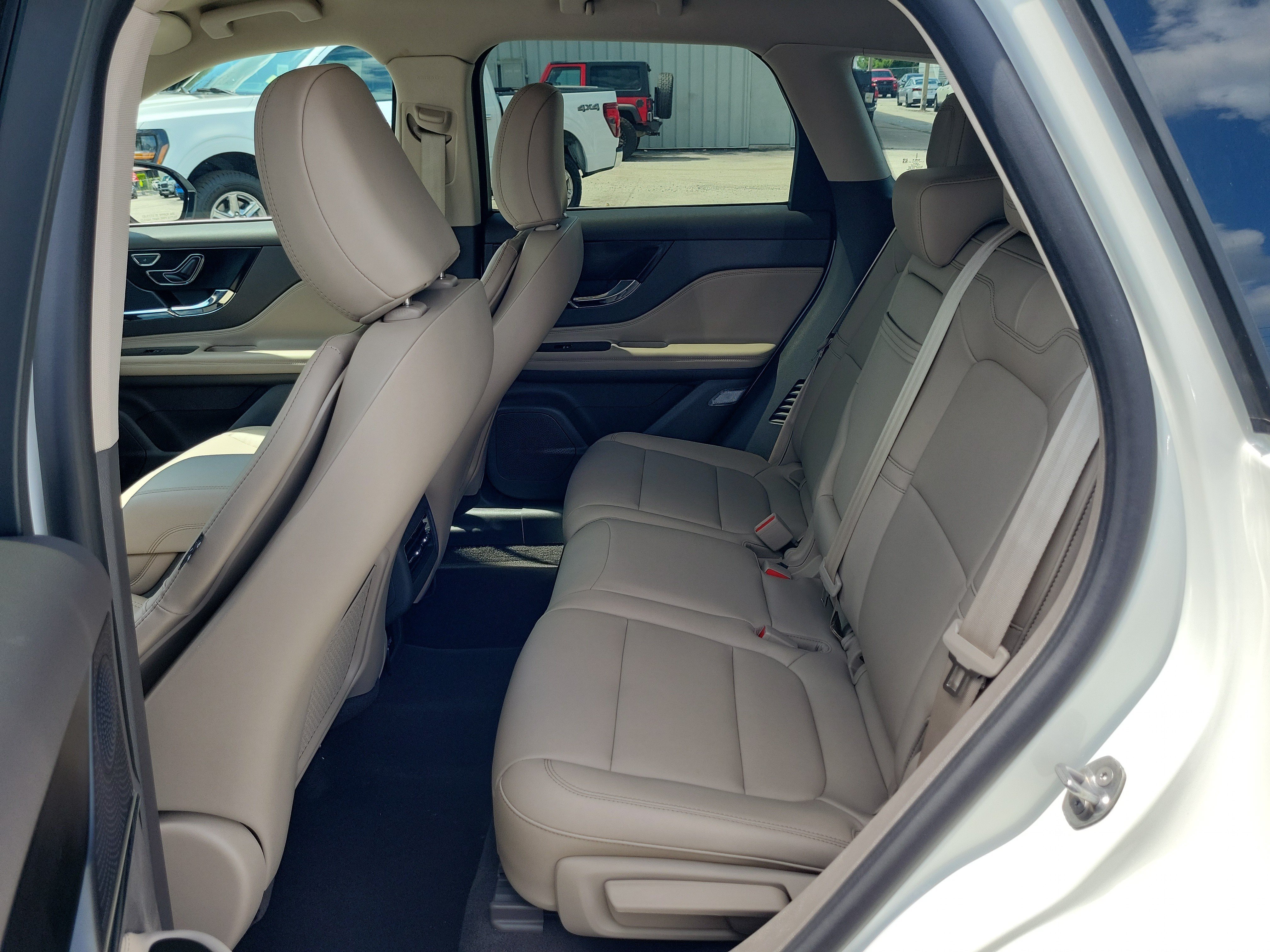 Used 2024 Lincoln Corsair FWD image 15
