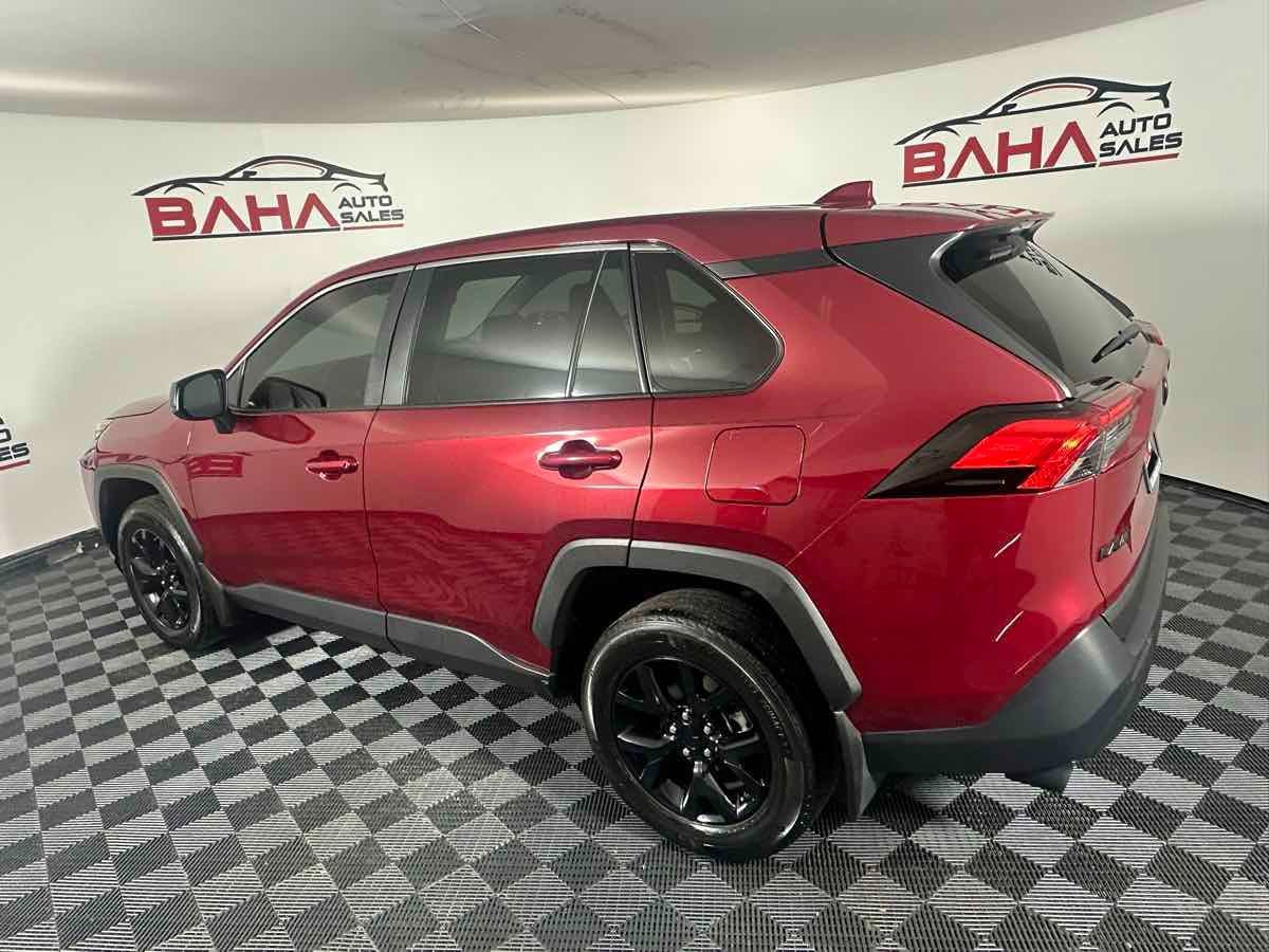 Used 2024 Toyota RAV4 LE FWD image 4