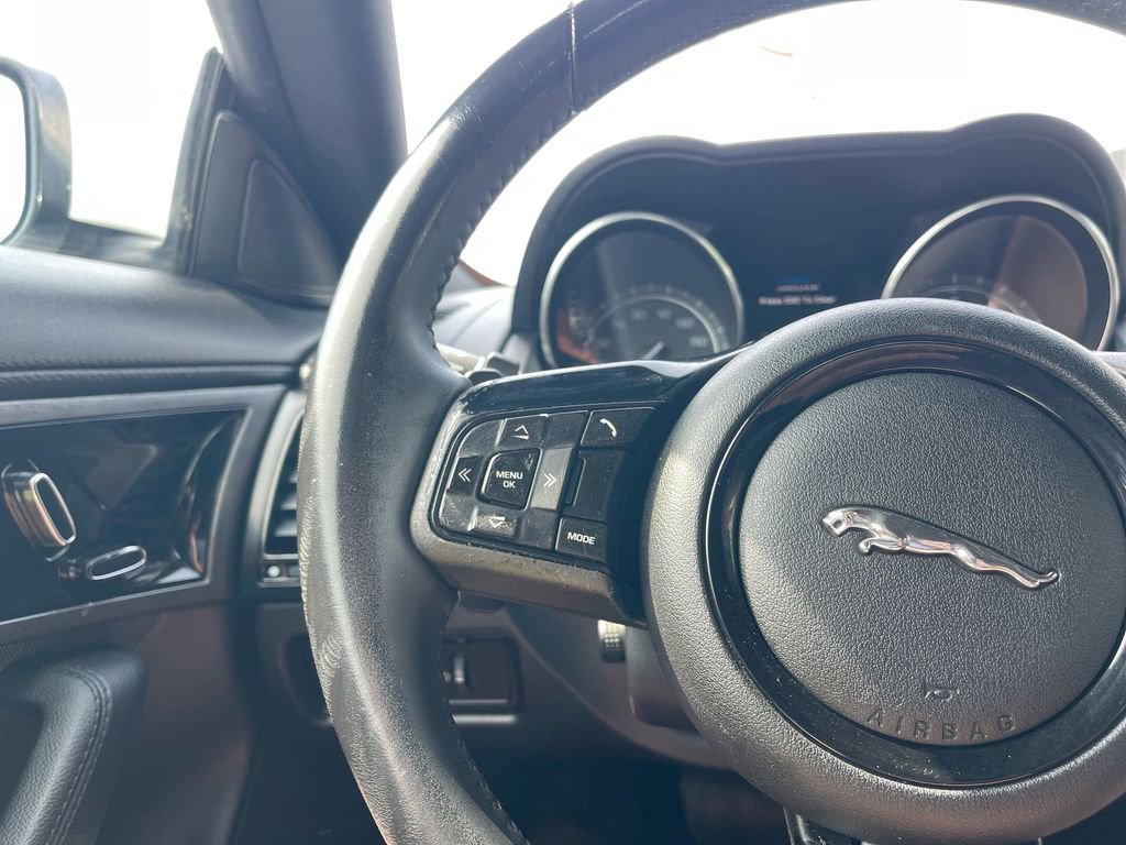 Used 2015 Jaguar F-TYPE Coupe image 14