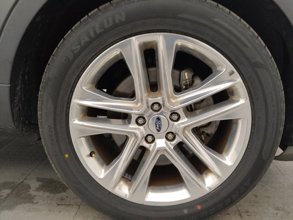 Used 2017 Ford Explorer XLT w/ Equipment Group 202A FWD image 31