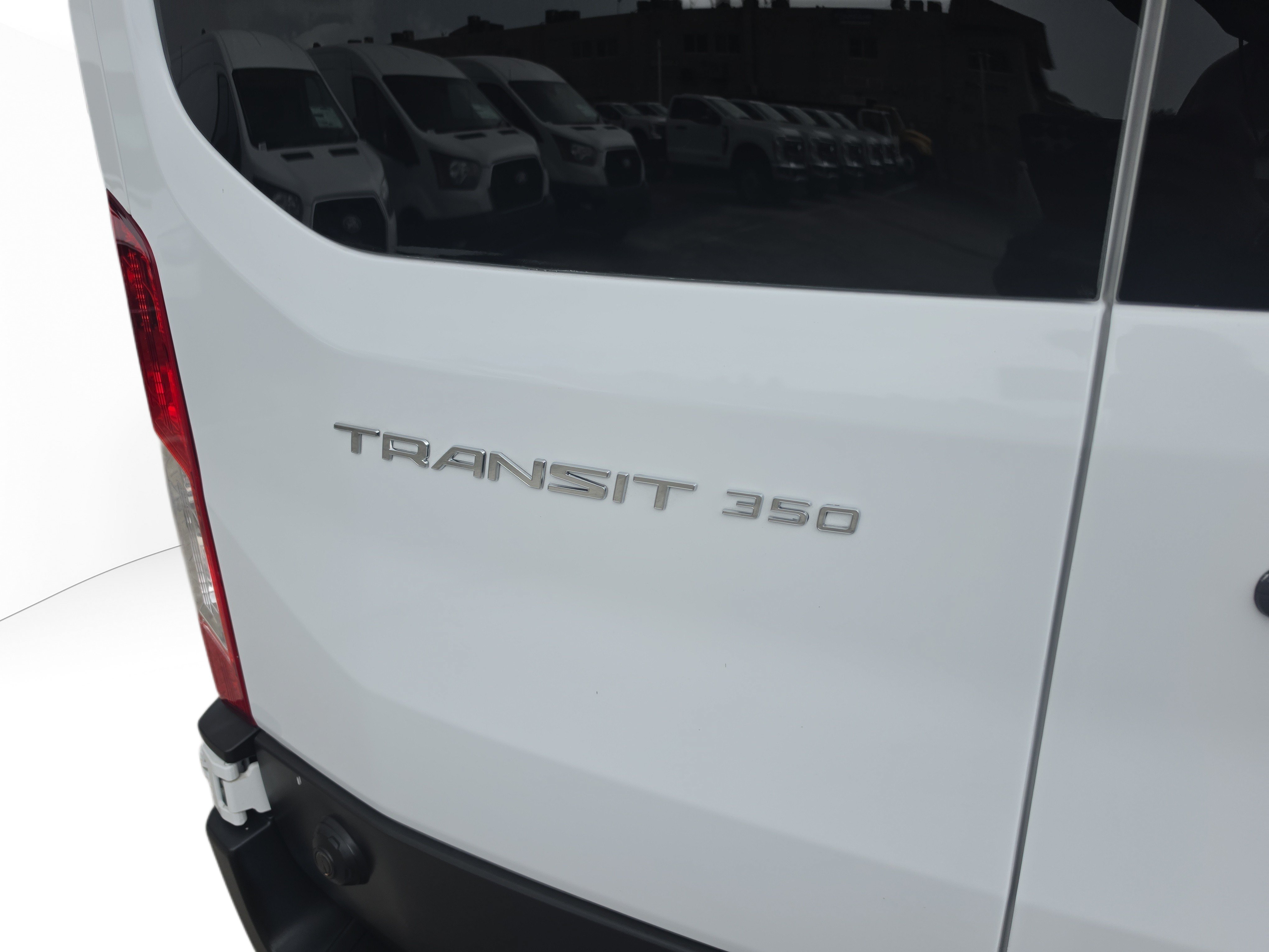 Used 2024 Ford Transit 350 XLT RWD image 7