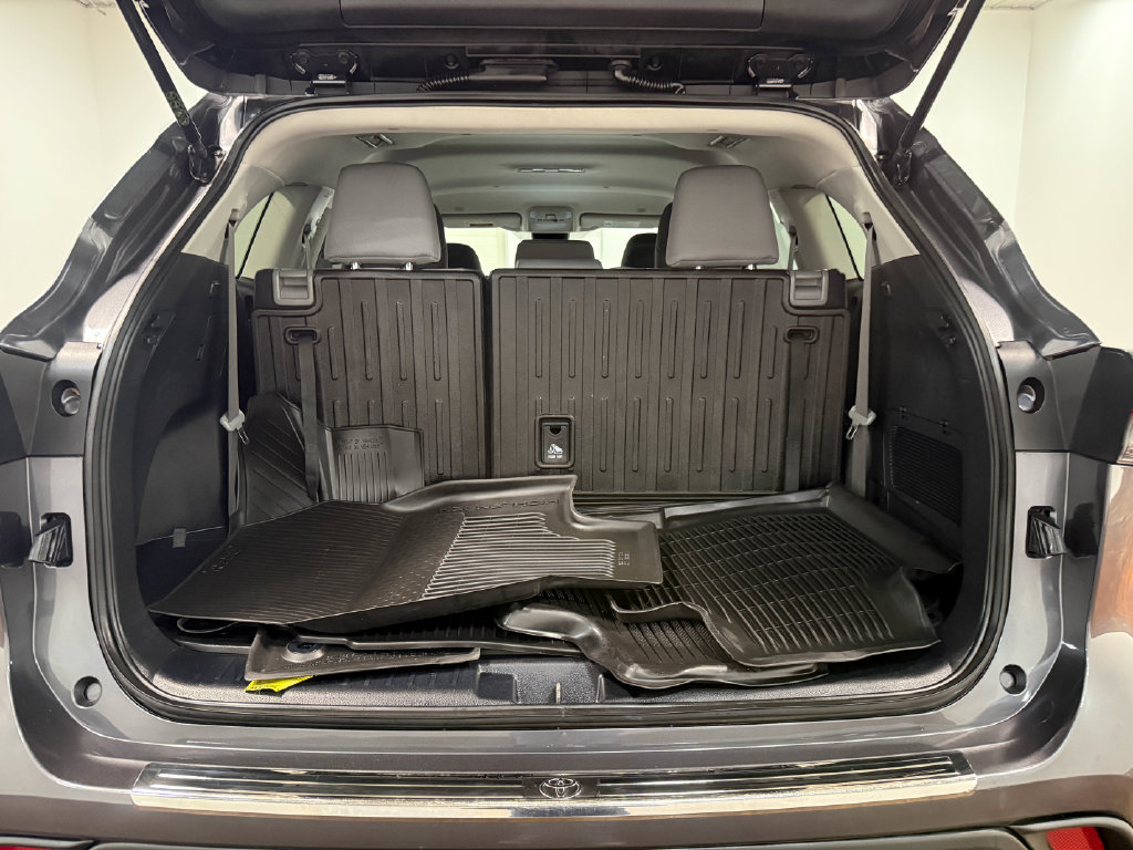 Used 2023 Toyota Highlander L FWD image 23