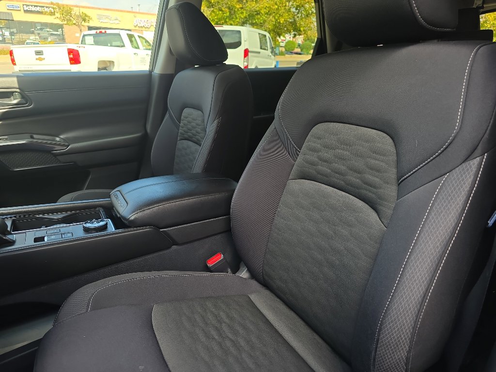 Used 2024 Nissan Pathfinder SV image 23