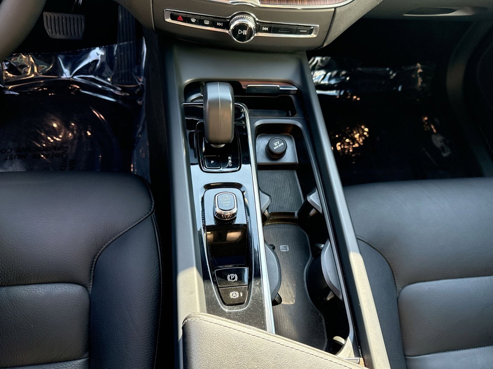 Used 2023 Volvo XC60 B5 Plus AWD/4WD image 23