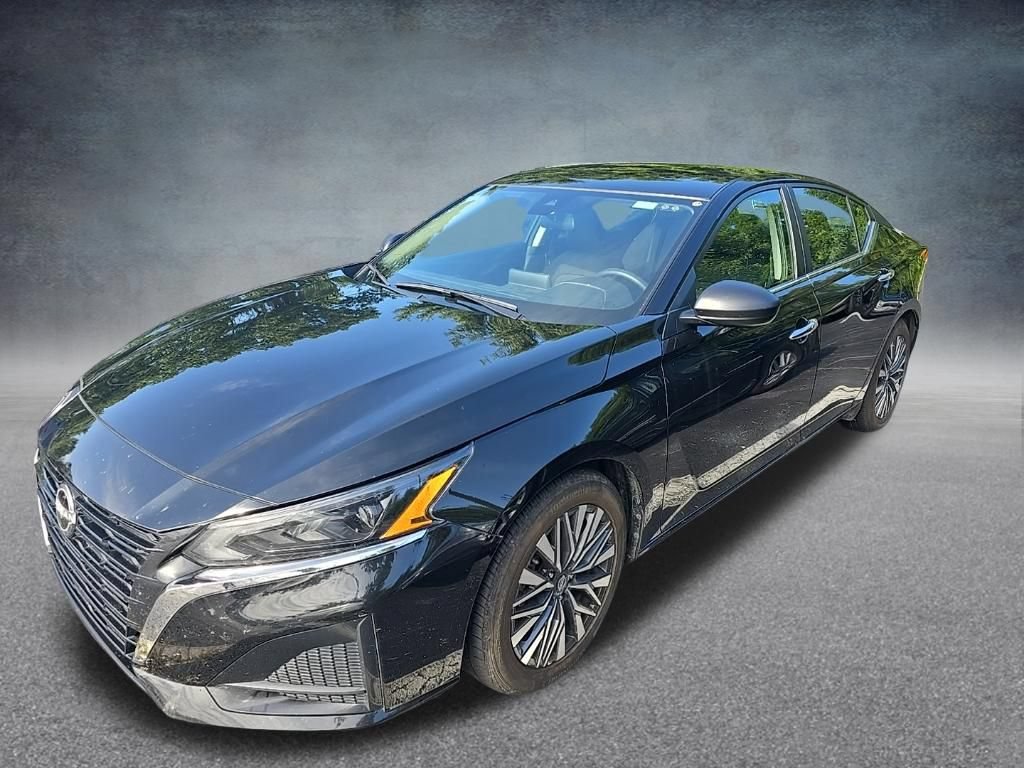 Used 2025 Nissan Altima 2.5 SV FWD image 4